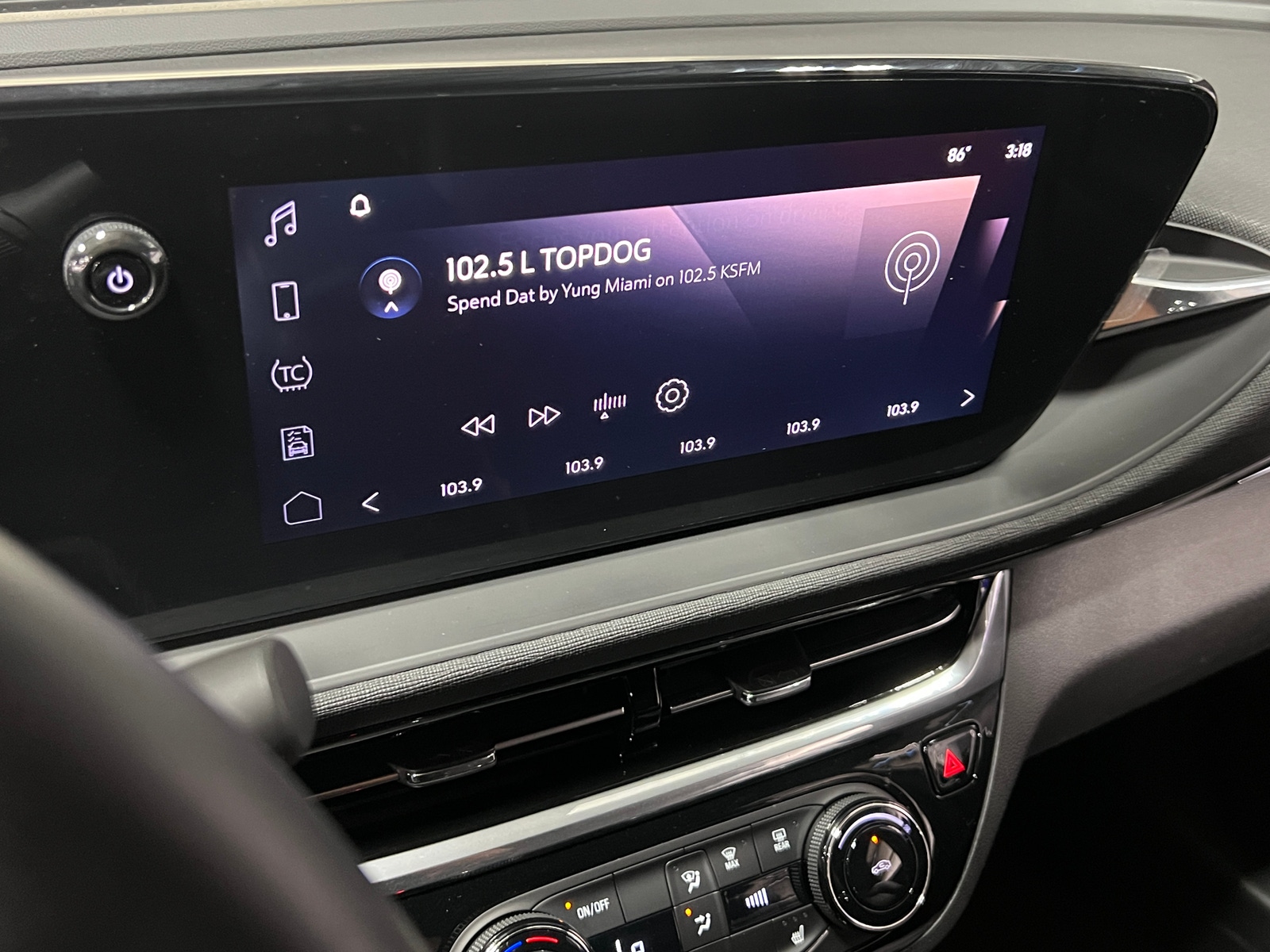 Thumbnail: 2024 Buick Envista - 3