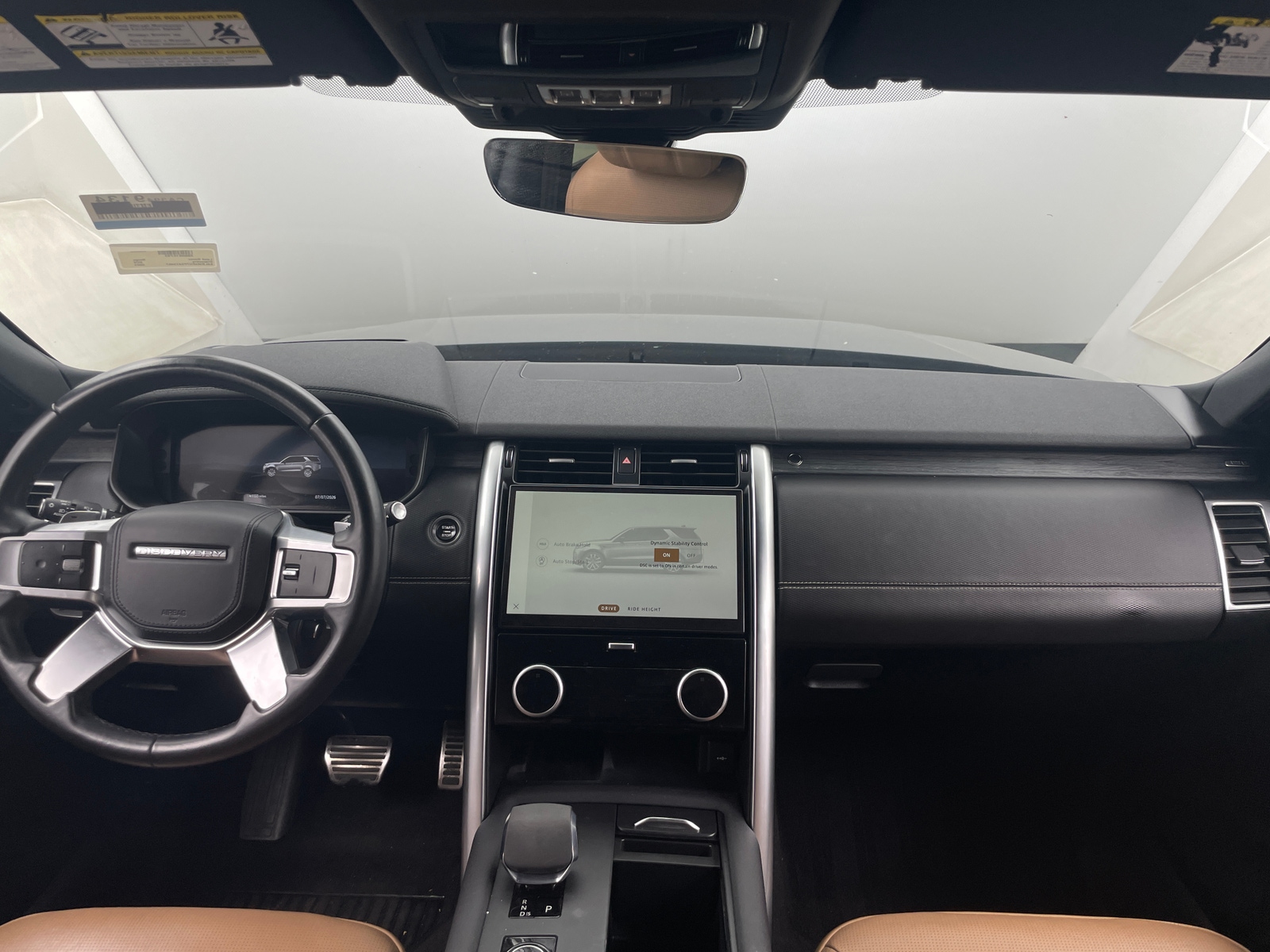 Thumbnail: 2023 Land Rover Discovery - 2