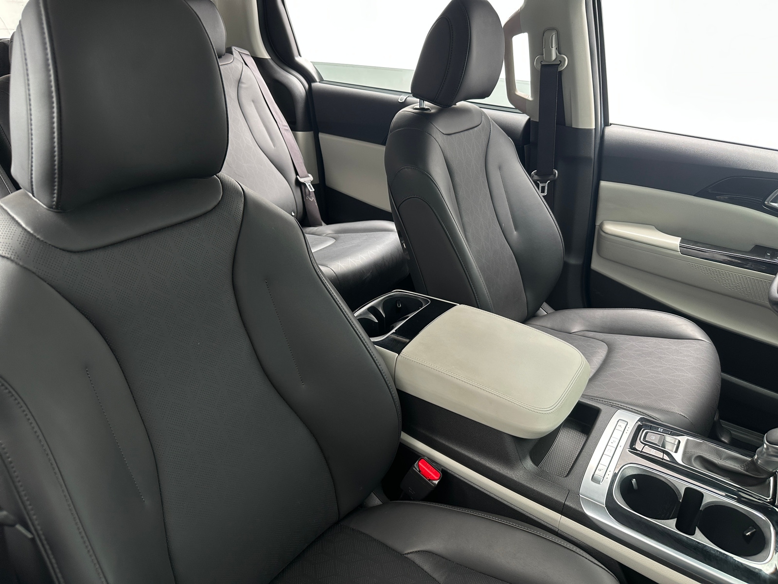 Thumbnail: 2023 Kia Carnival - 2