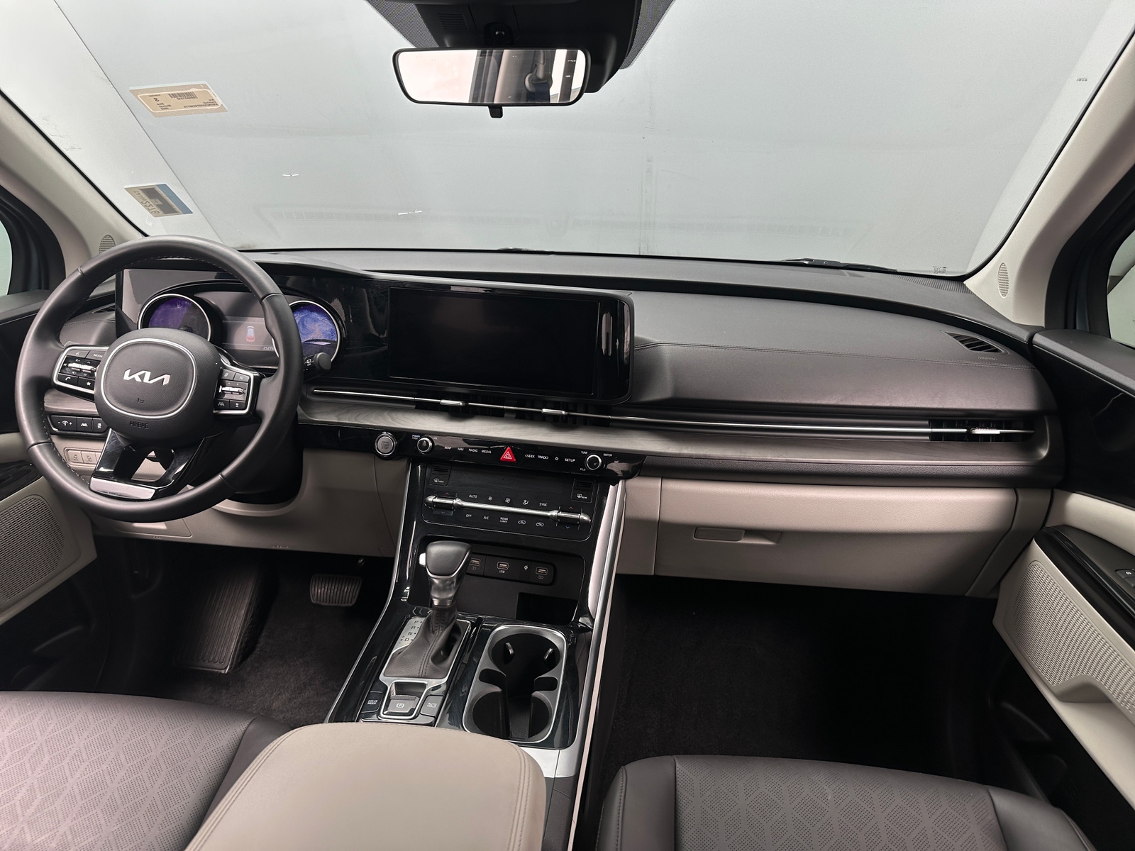 Thumbnail: 2023 Kia Carnival - 3