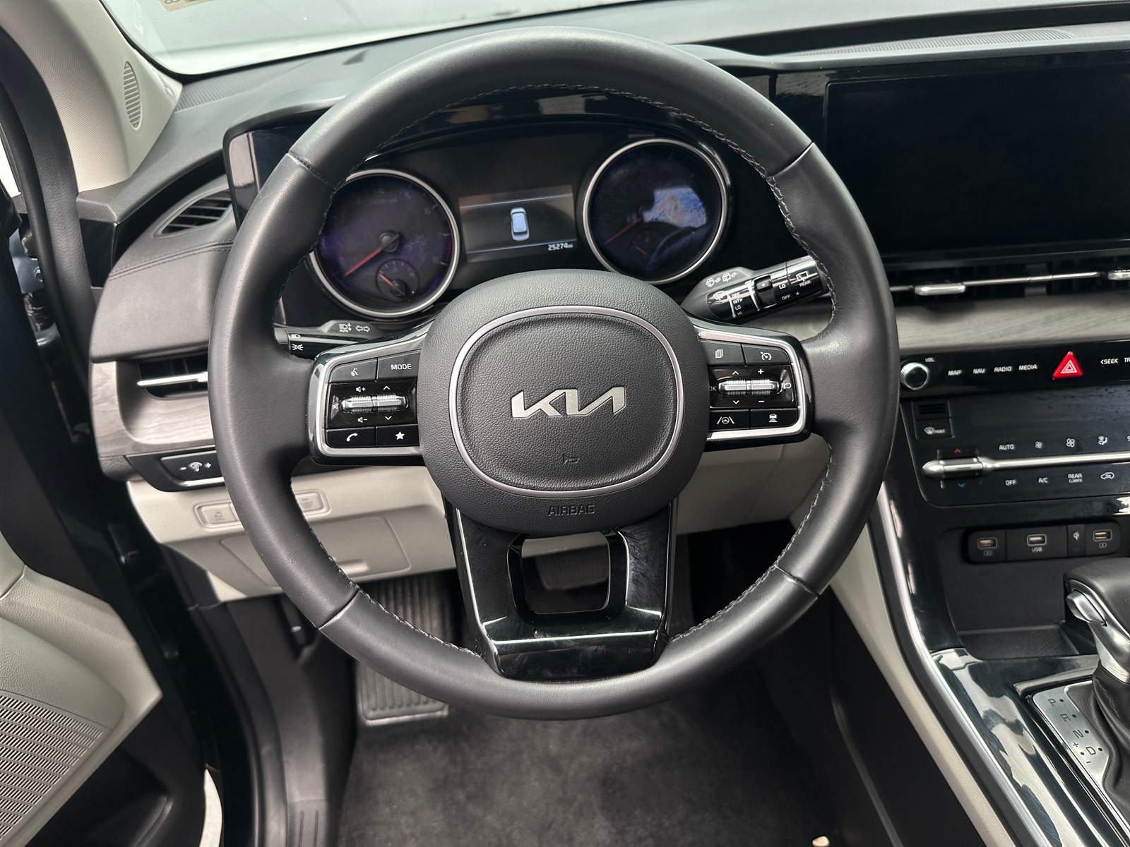 Thumbnail: 2023 Kia Carnival - 5