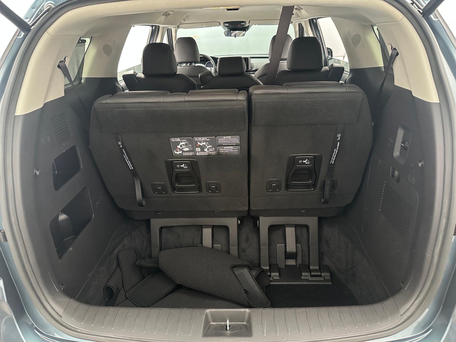 Thumbnail: 2023 Kia Carnival - 7
