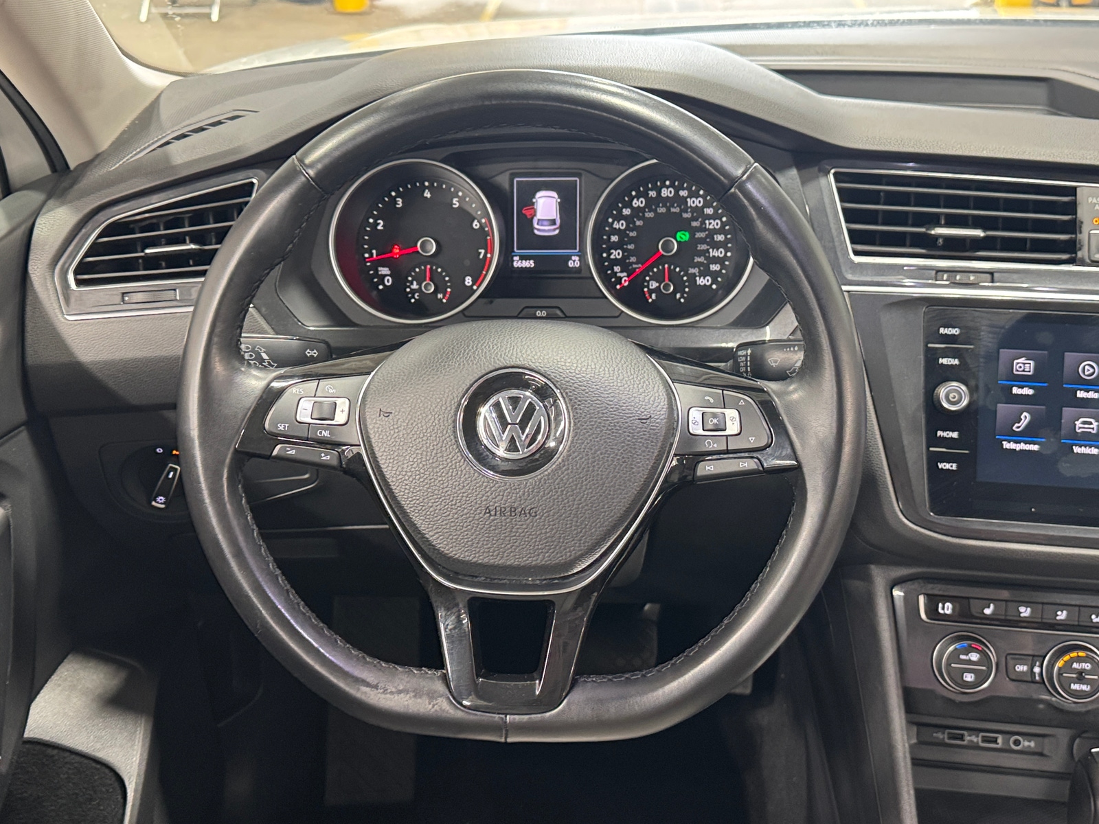 Thumbnail: 2018 Volkswagen Tiguan - 4