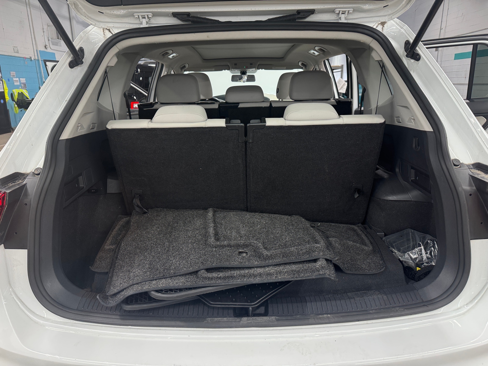 Thumbnail: 2018 Volkswagen Tiguan - 6