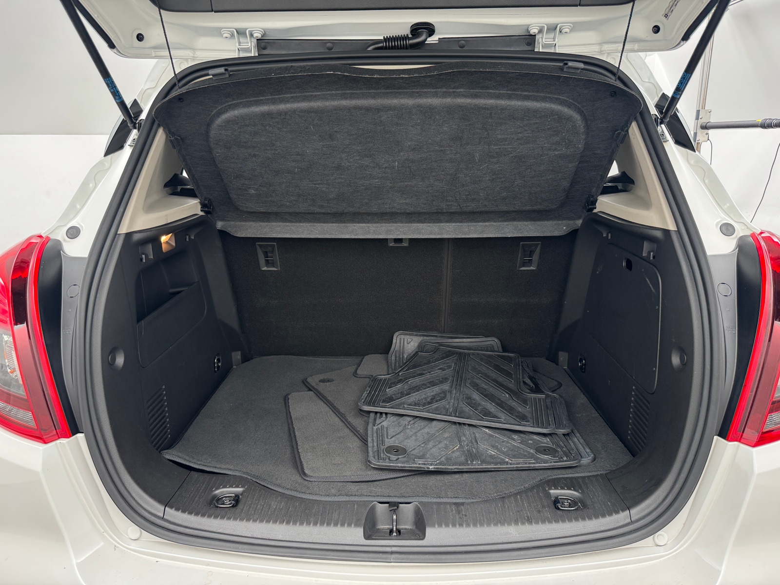 Thumbnail: 2019 Buick Encore - 6