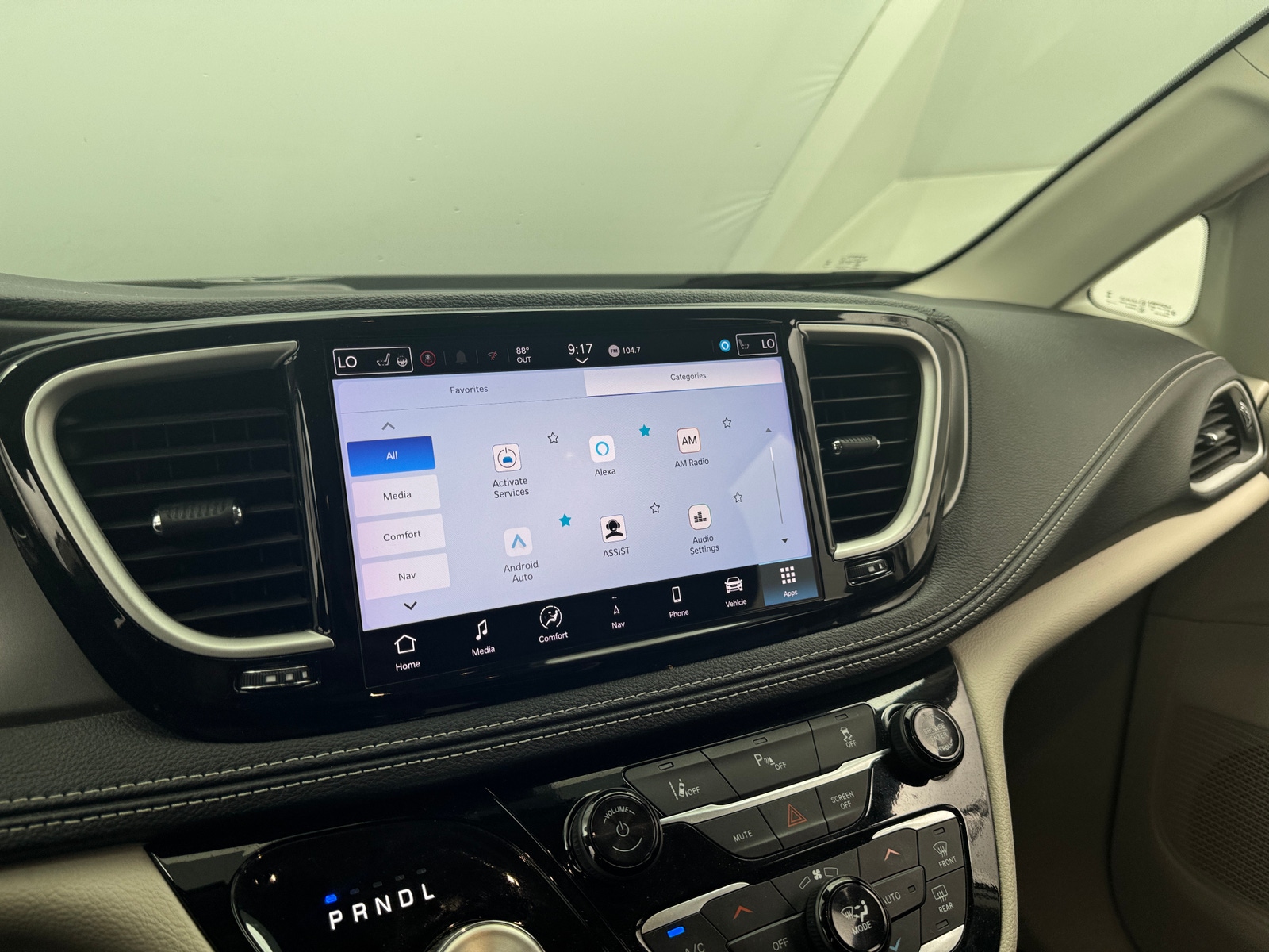 Thumbnail: 2024 Chrysler Pacifica - 3