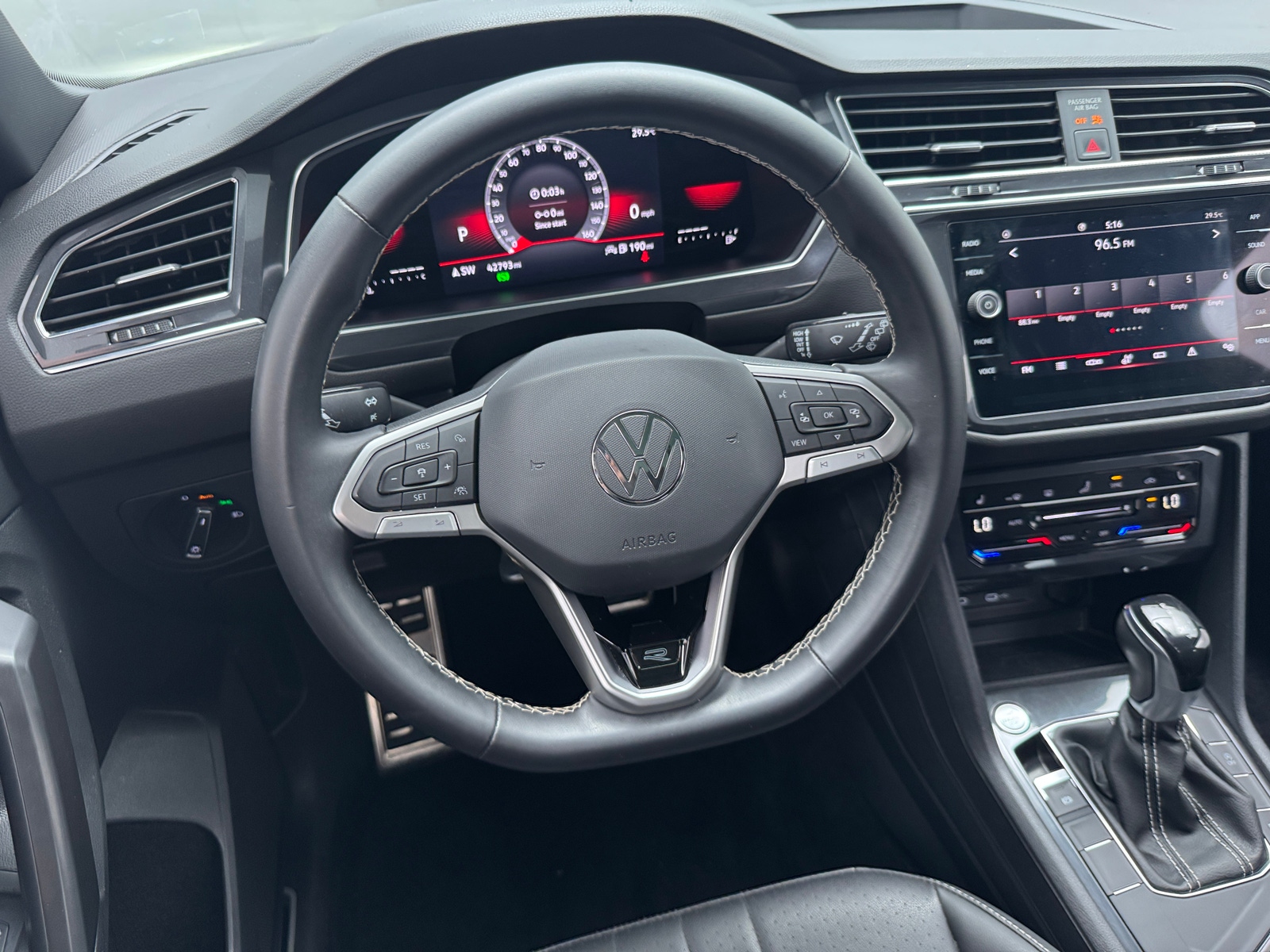 Thumbnail: 2023 Volkswagen Tiguan - 4