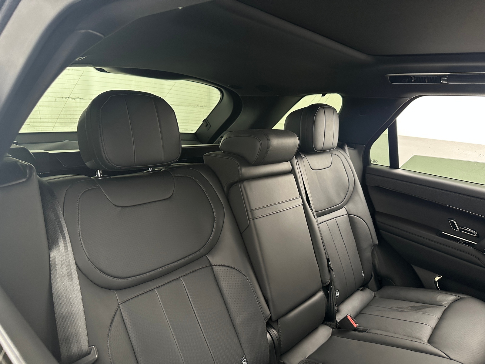 Thumbnail: 2025 Land Rover Range Rover Sport - 5