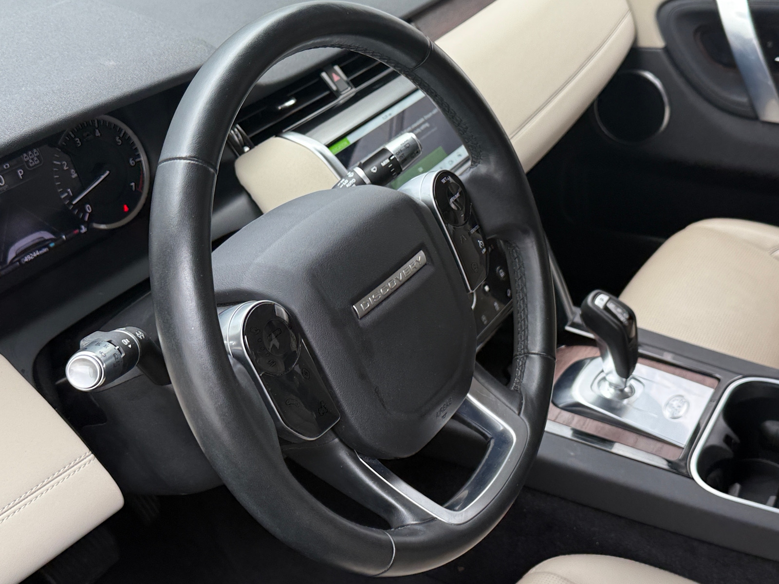 Thumbnail: 2020 Land Rover Discovery Sport - 4