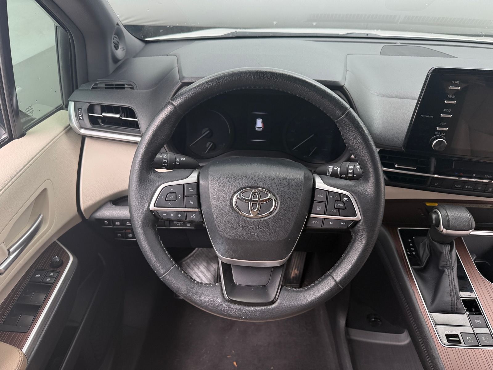 Thumbnail: 2022 Toyota Sienna - 4