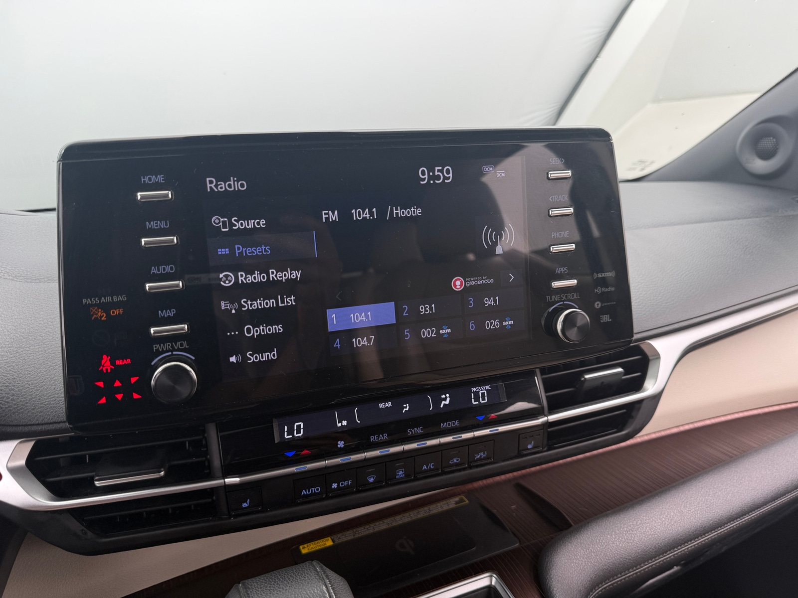 Thumbnail: 2022 Toyota Sienna - 3