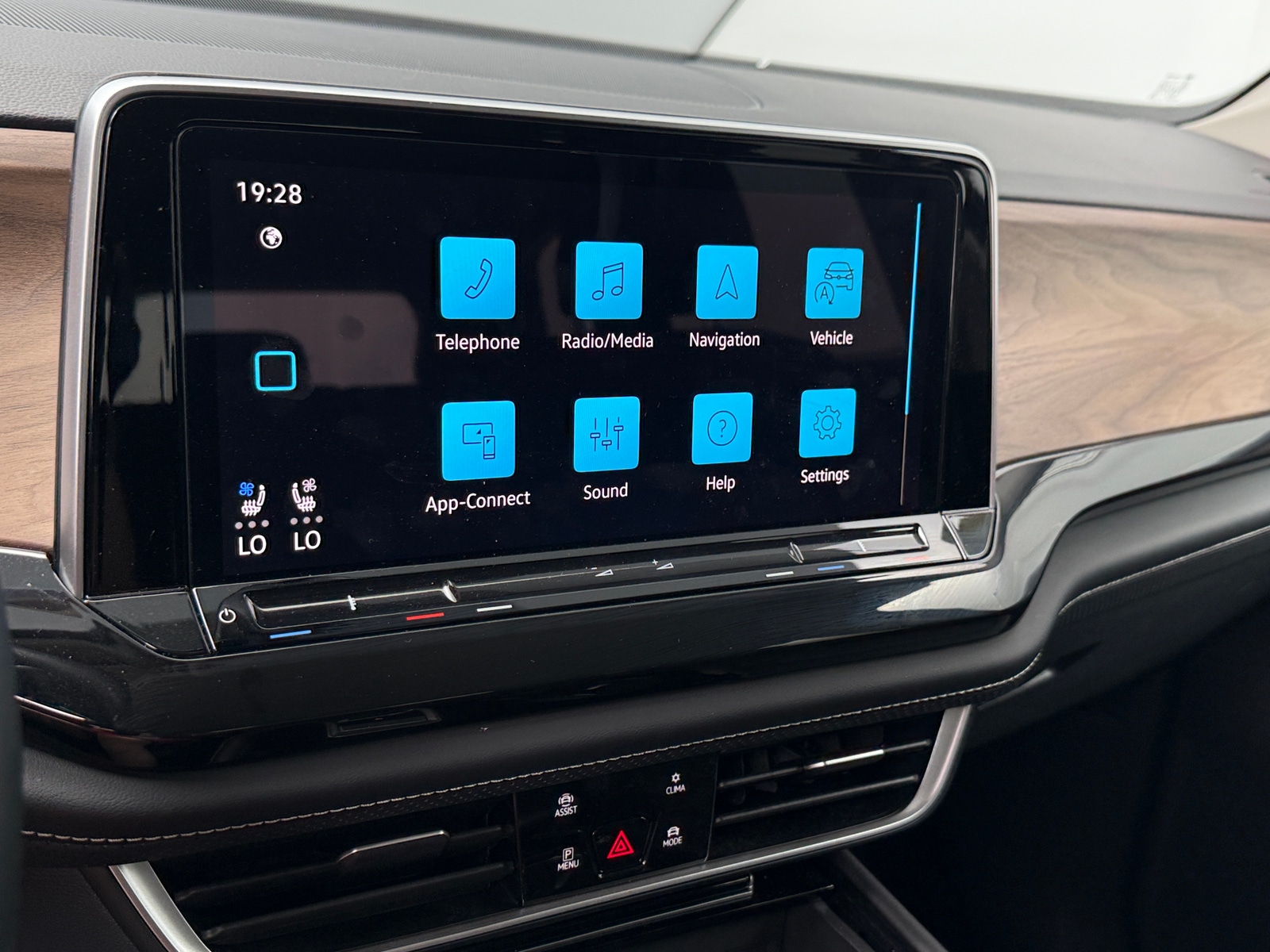 Thumbnail: 2026 Volkswagen Atlas - 3