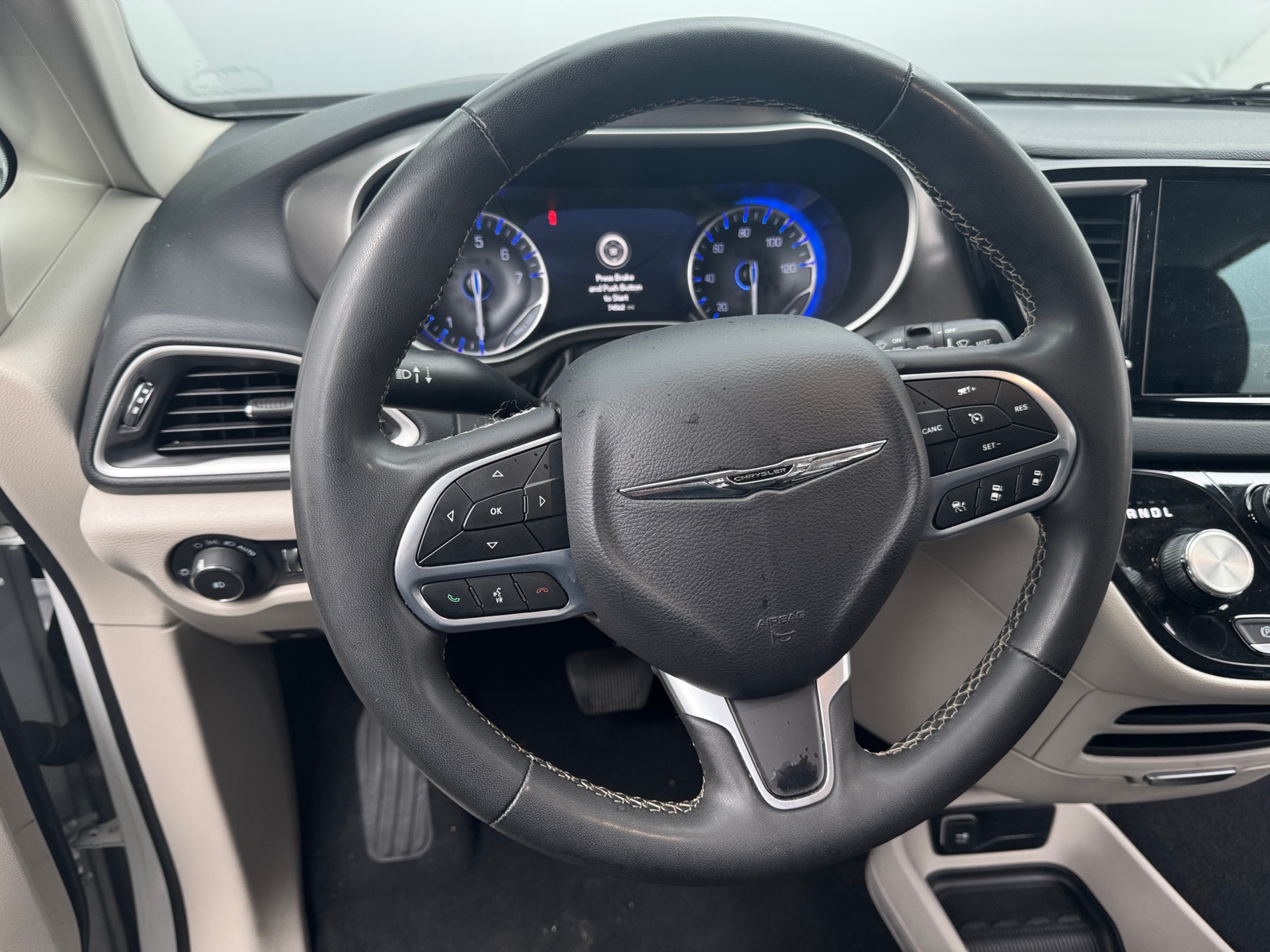 Thumbnail: 2023 Chrysler Pacifica - 4