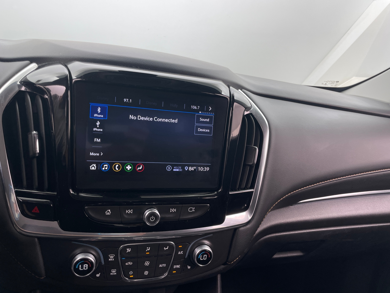 Thumbnail: 2021 Chevrolet Traverse - 4