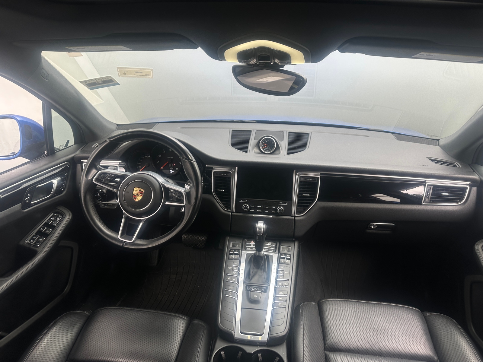 Thumbnail: 2017 Porsche Macan - 2