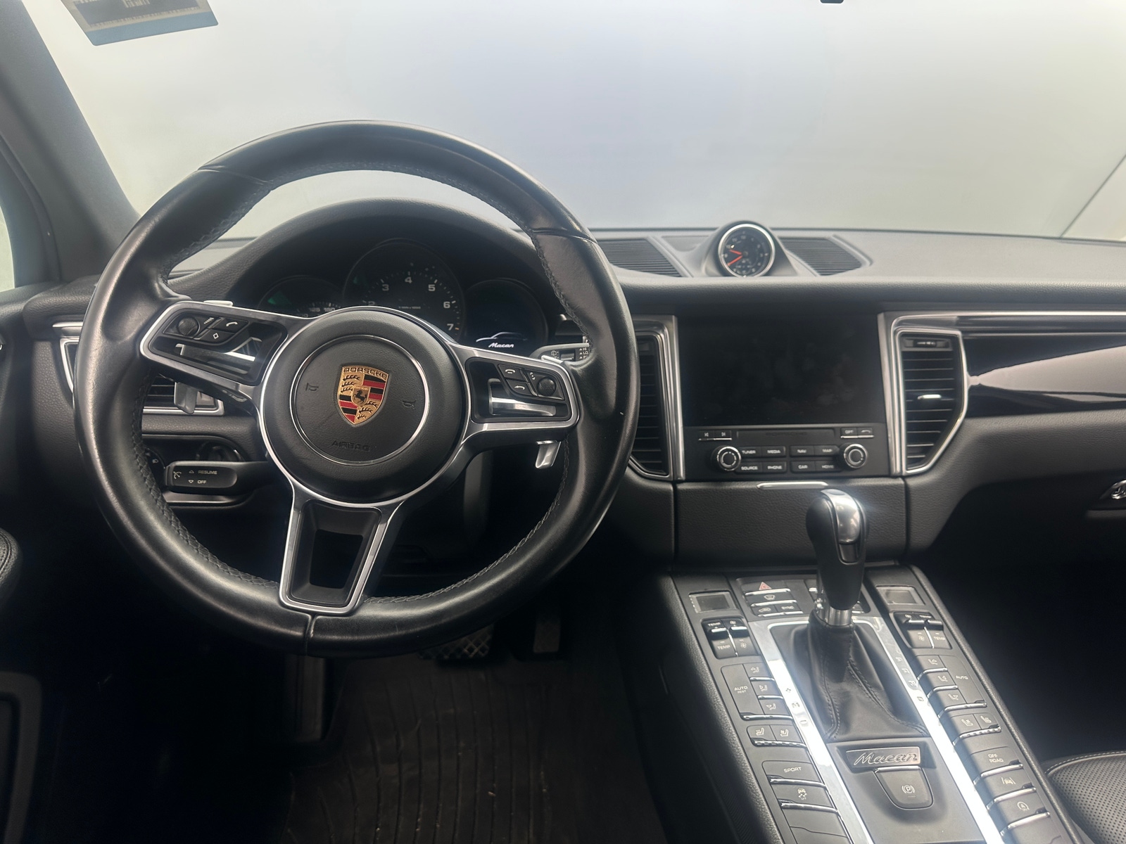 Thumbnail: 2017 Porsche Macan - 4