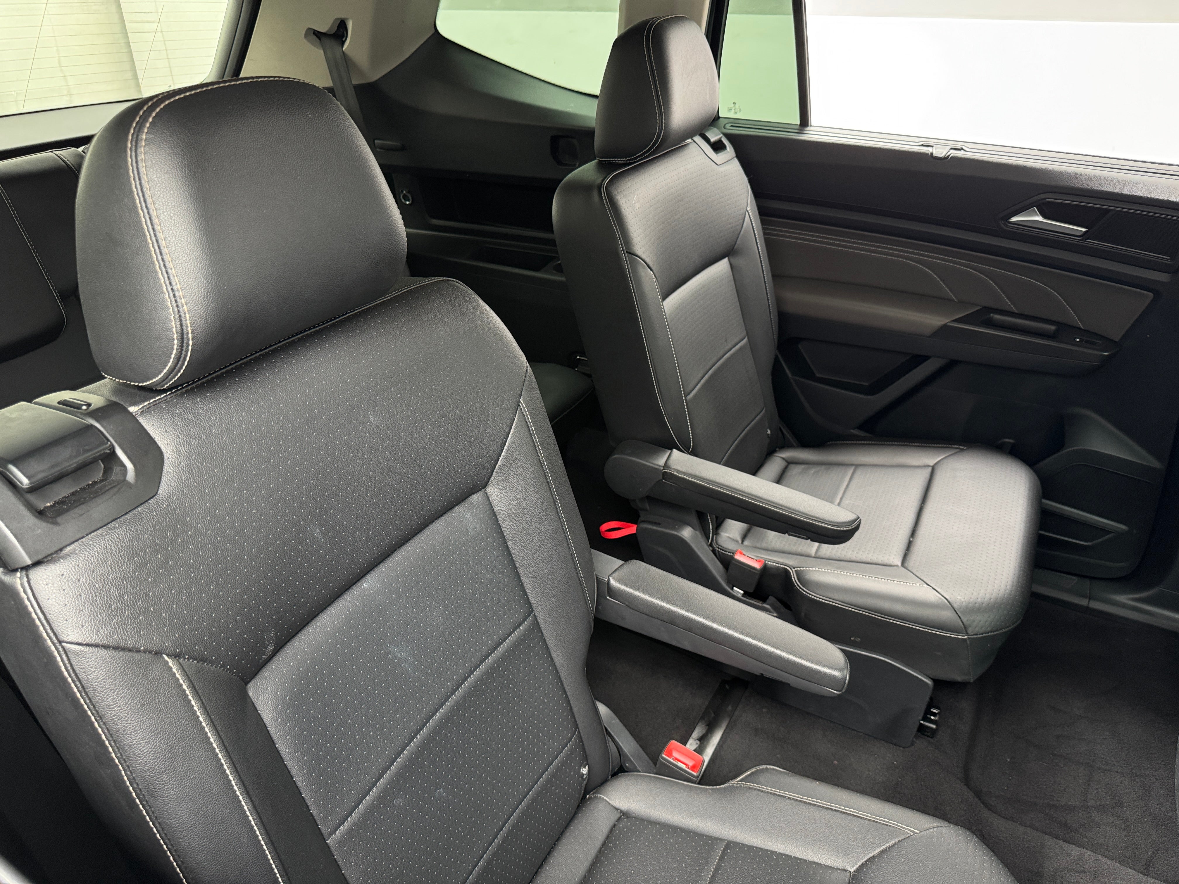 2022 Volkswagen Atlas SE w/Tech - Photo 3