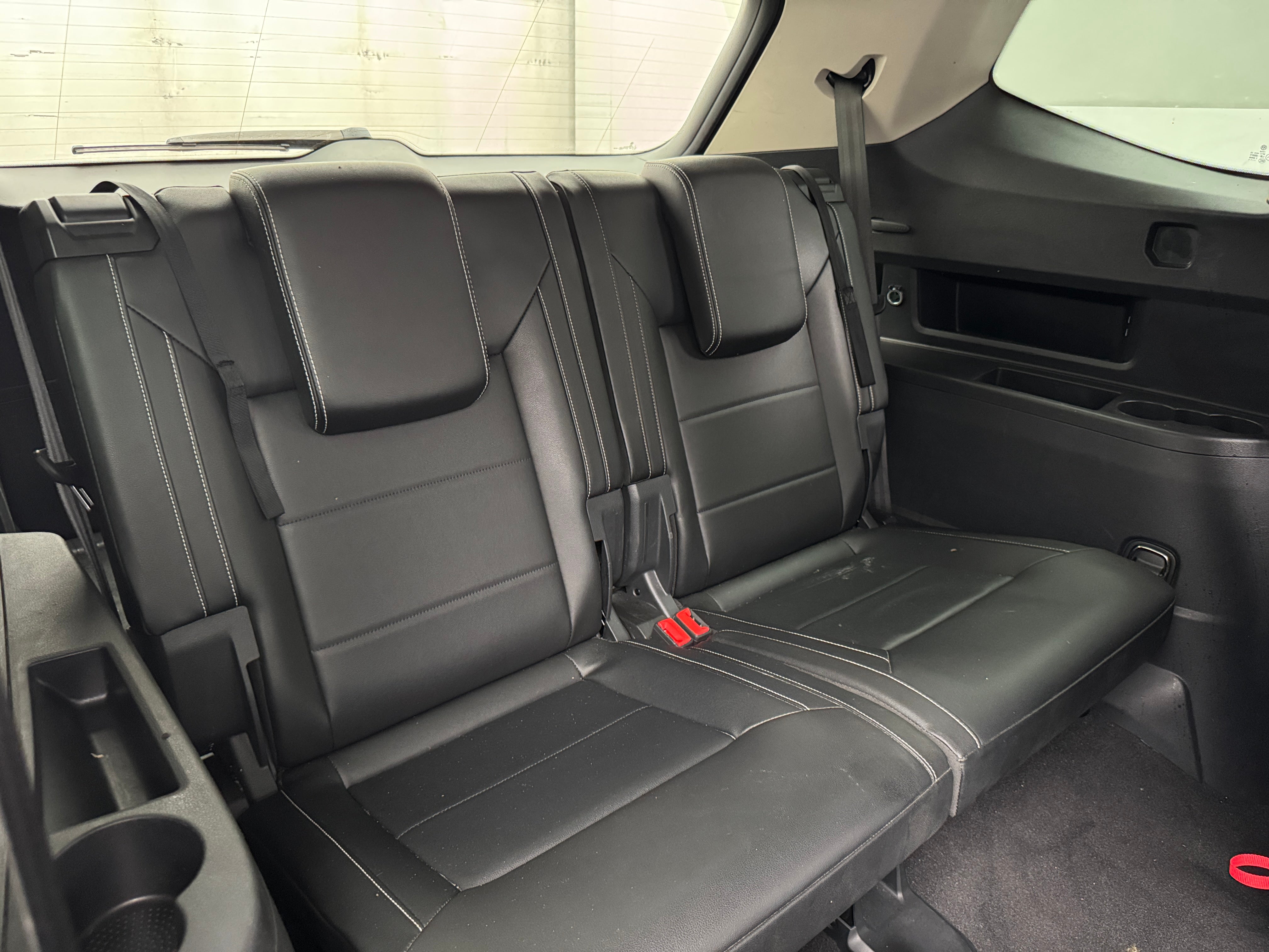 2022 Volkswagen Atlas SE w/Tech - Photo 2