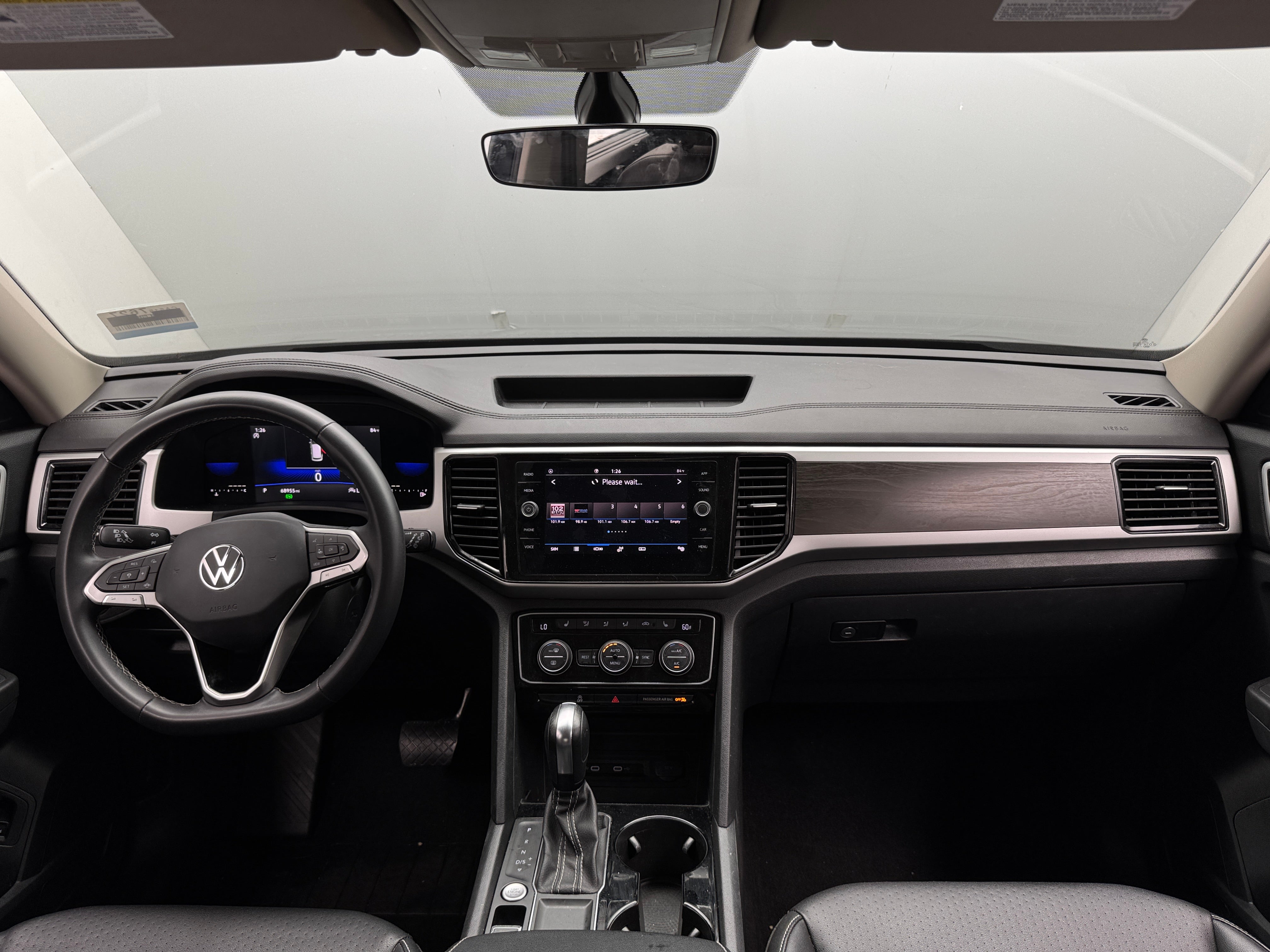 2022 Volkswagen Atlas SE w/Tech - Photo 4