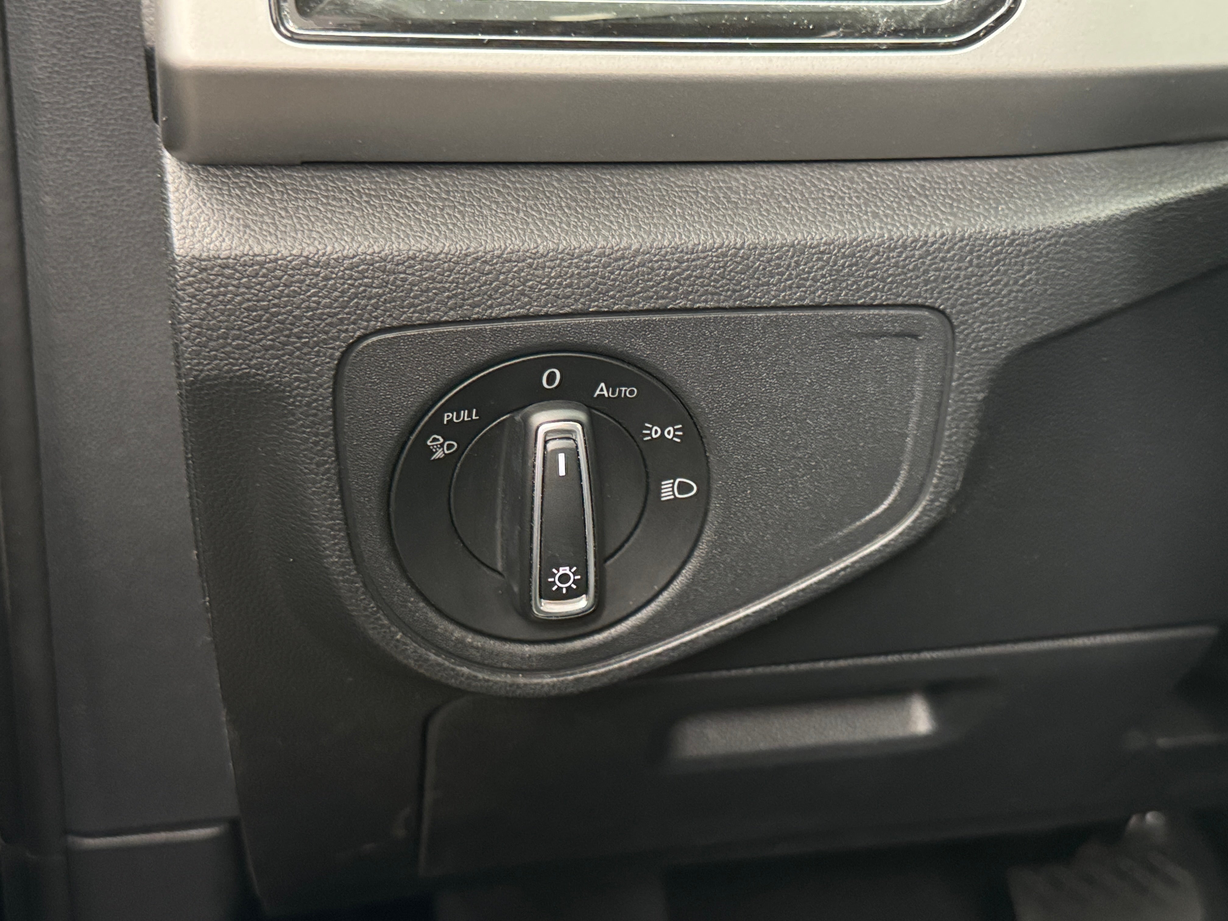 2022 Volkswagen Atlas SE w/Tech - Photo 11