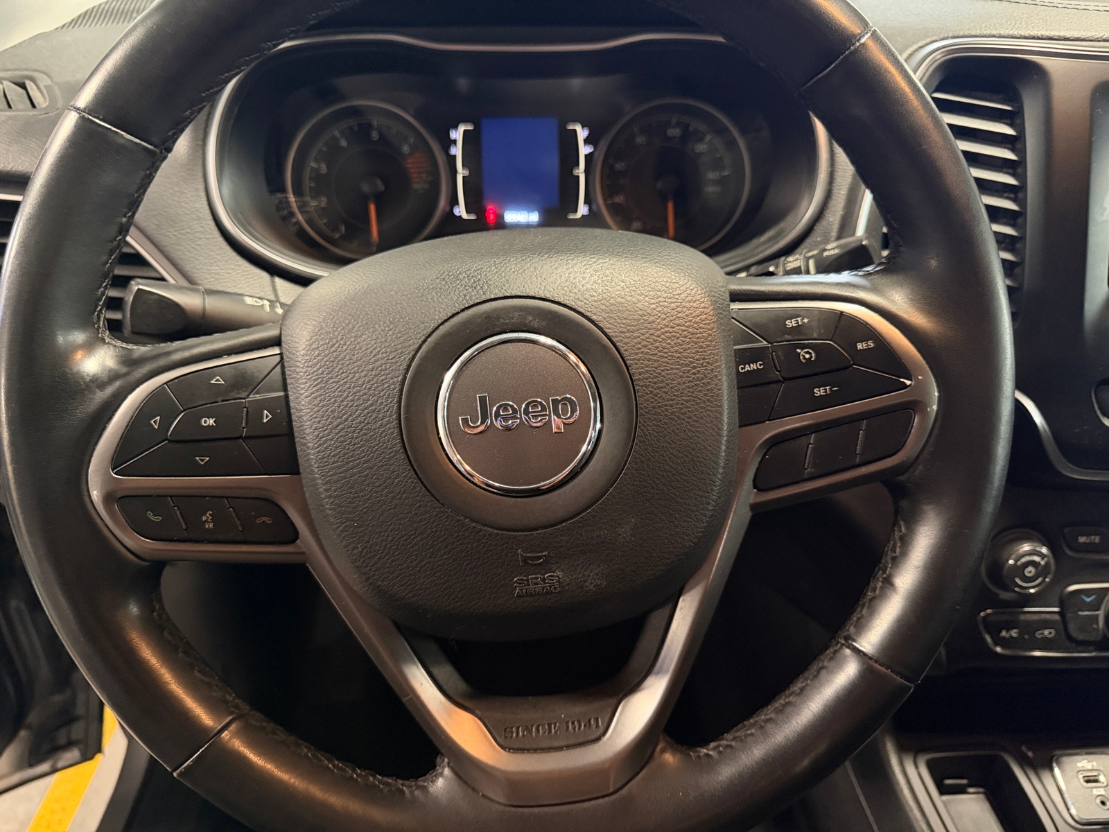 Thumbnail: 2019 Jeep Cherokee - 5