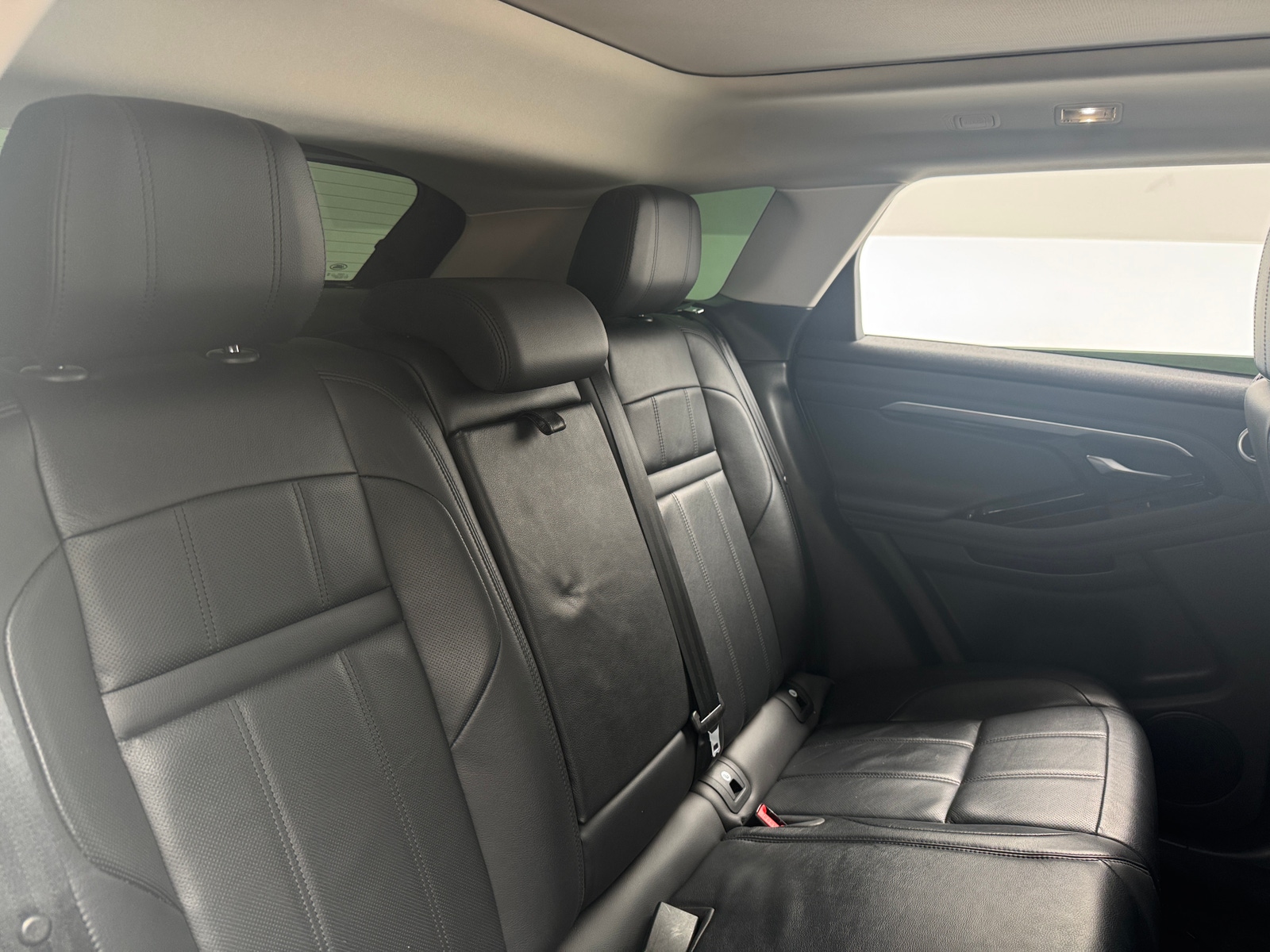 Thumbnail: 2021 Land Rover Range Rover Evoque - 6