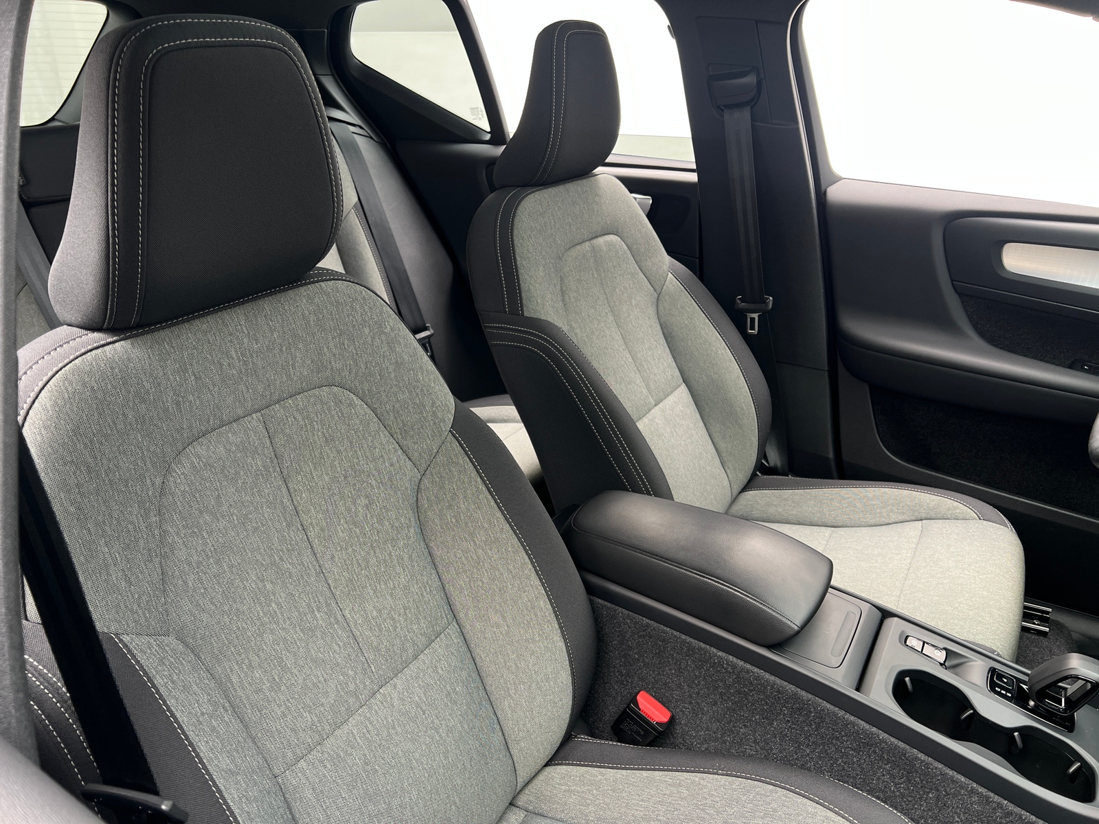 Thumbnail: 2025 Volvo XC40 - 2