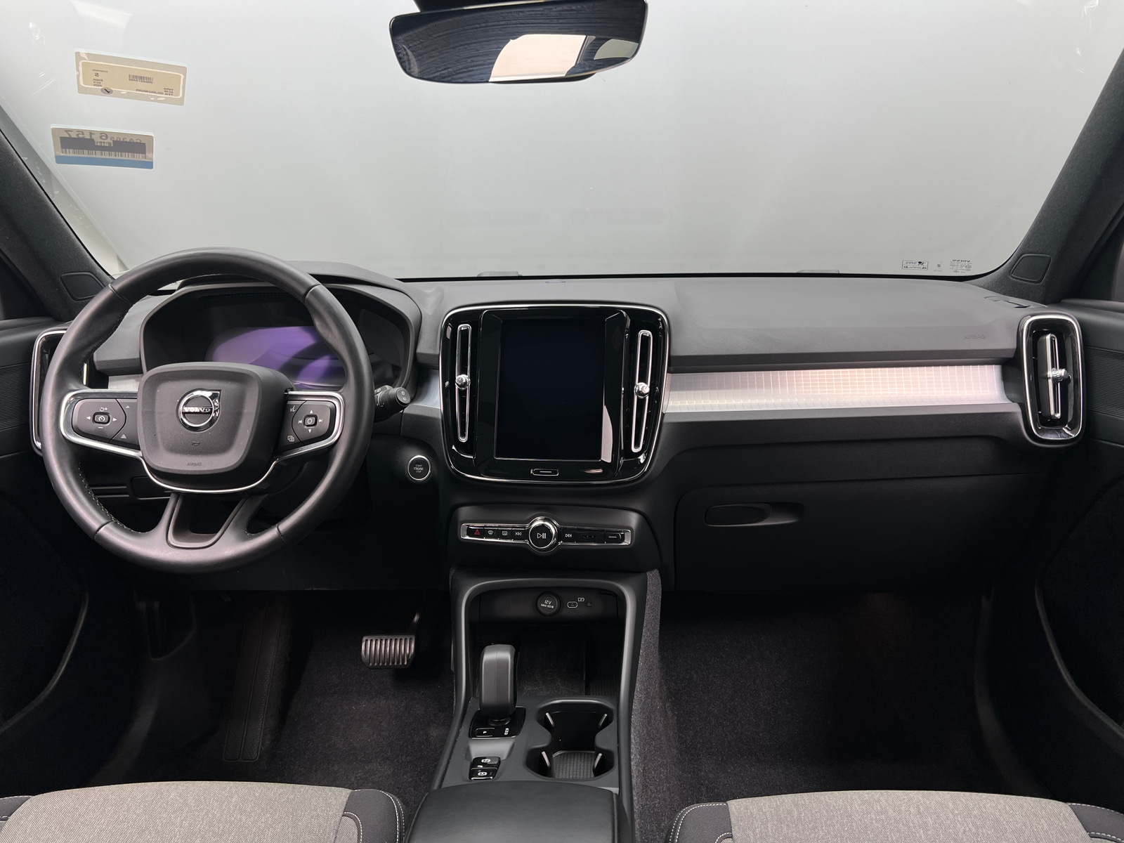 Thumbnail: 2025 Volvo XC40 - 3