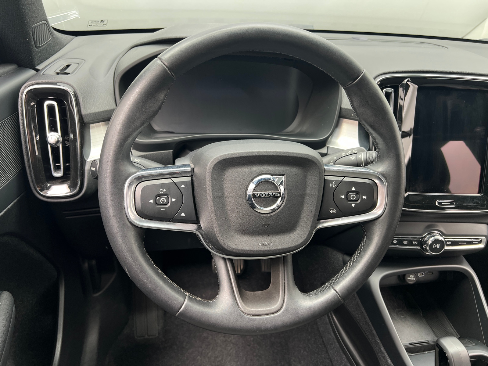 Thumbnail: 2025 Volvo XC40 - 5