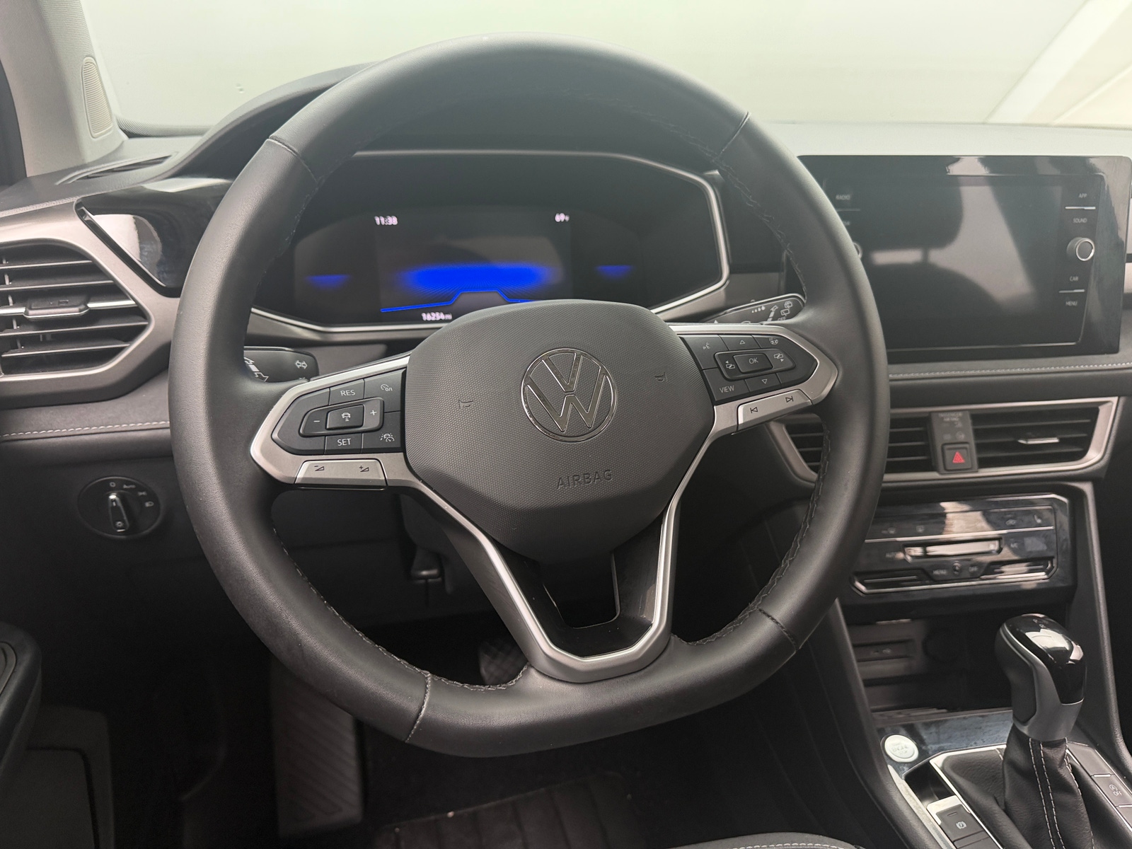 Thumbnail: 2025 Volkswagen Taos - 4