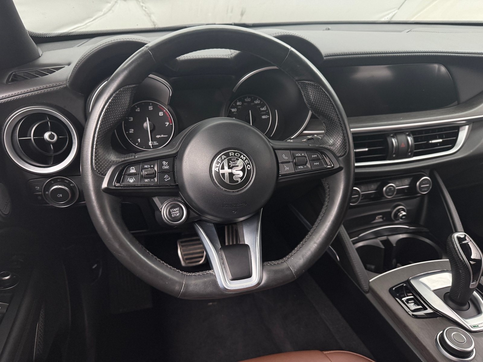 Thumbnail: 2022 Alfa Romeo Stelvio - 4