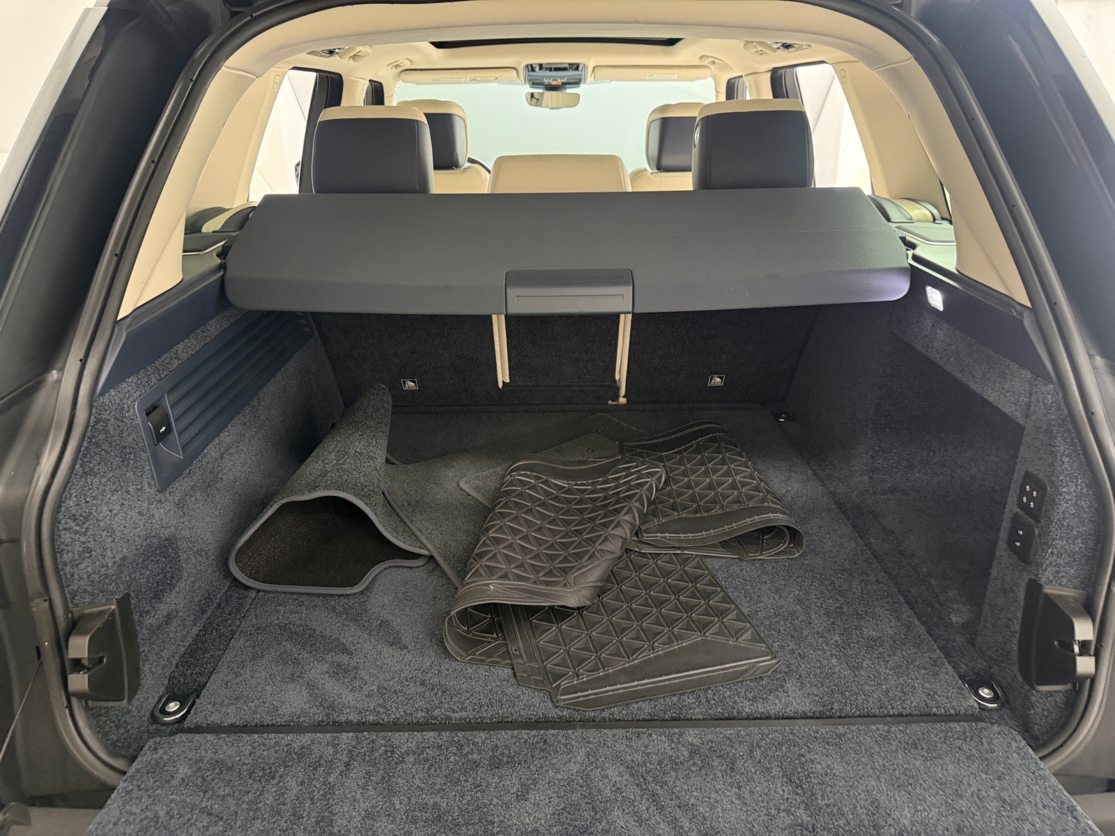 Thumbnail: 2021 Land Rover Range Rover - 6