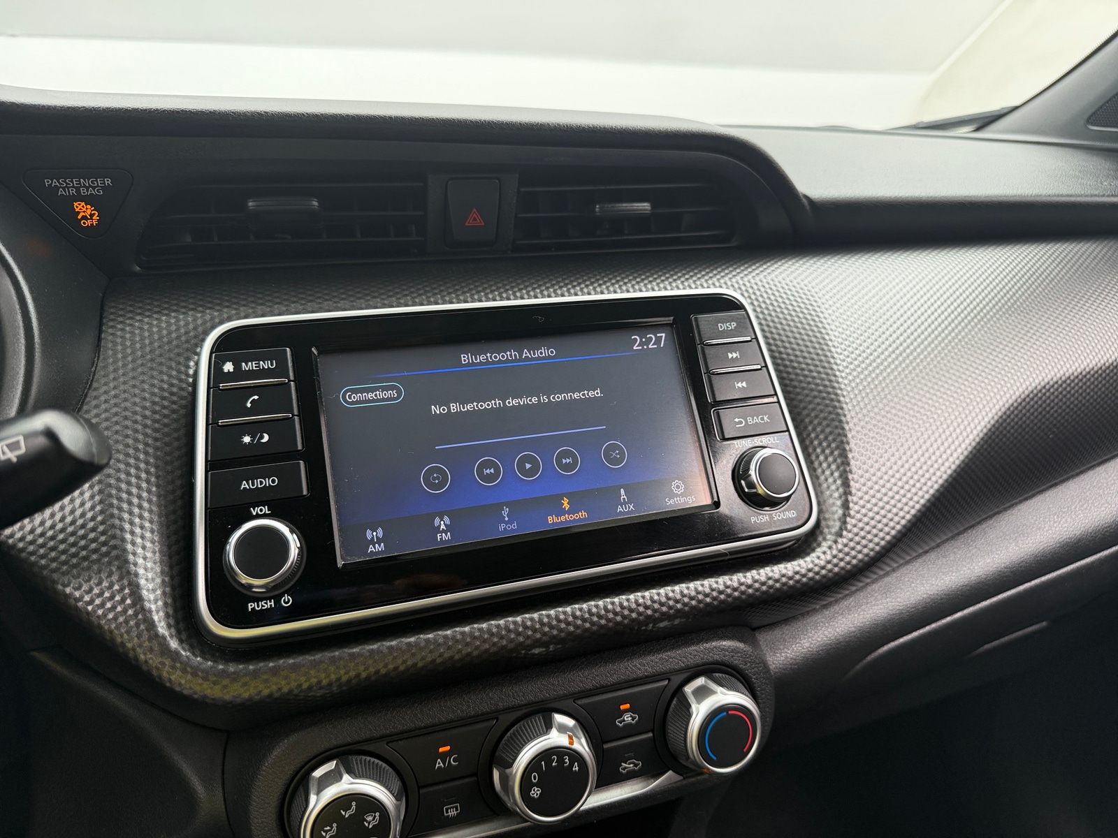 Thumbnail: 2019 Nissan Kicks - 4