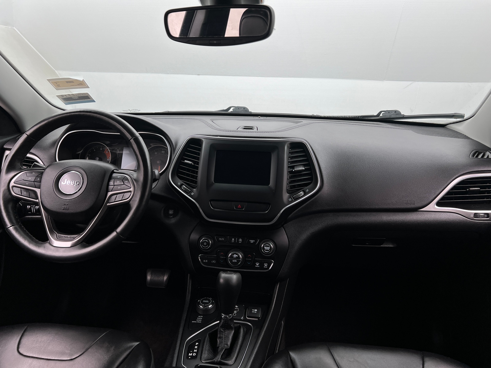 Thumbnail: 2019 Jeep Cherokee - 3