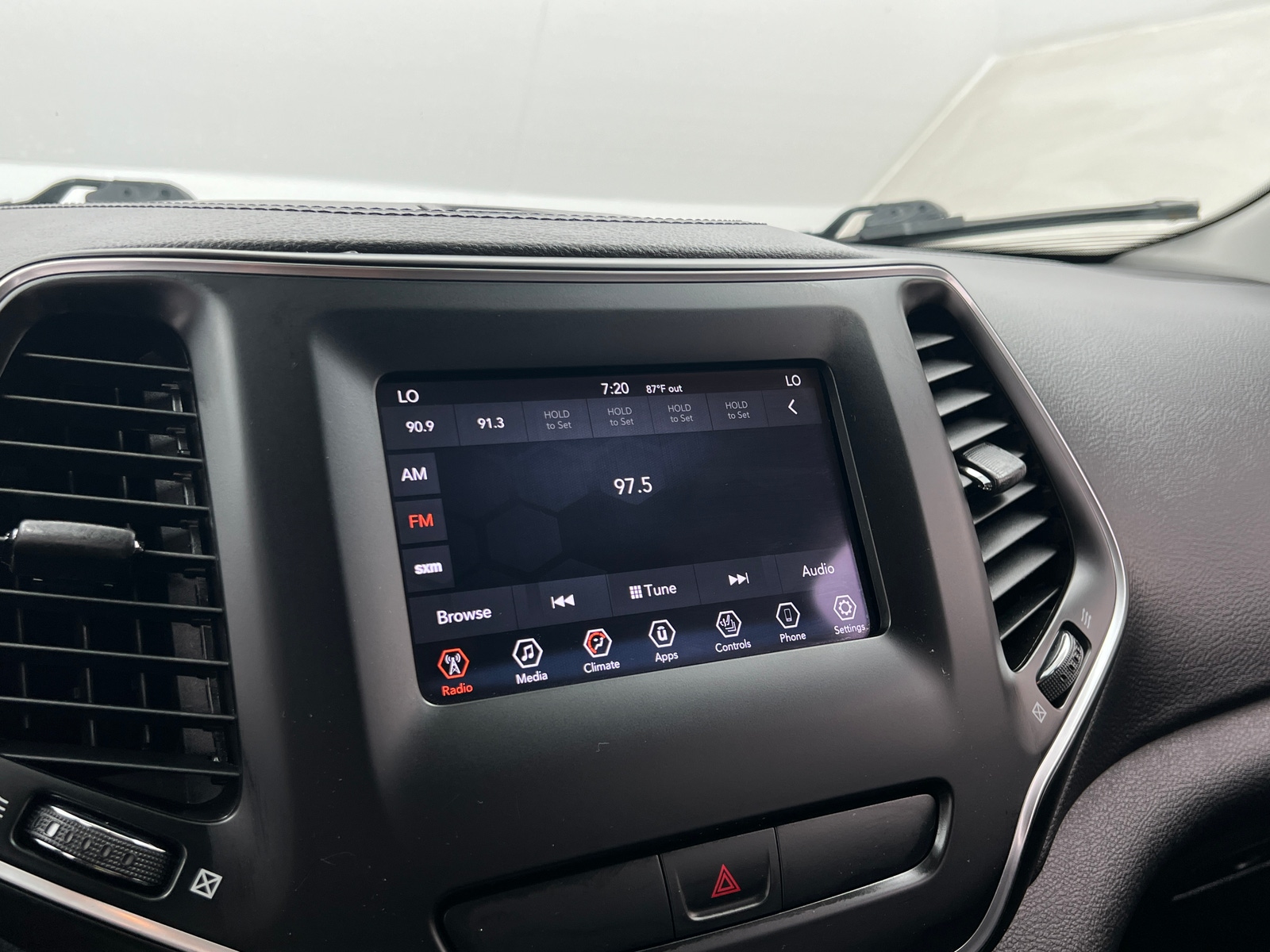 Thumbnail: 2019 Jeep Cherokee - 4