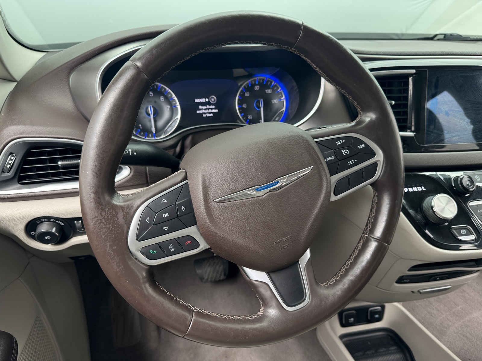 Thumbnail: 2017 Chrysler Pacifica - 4