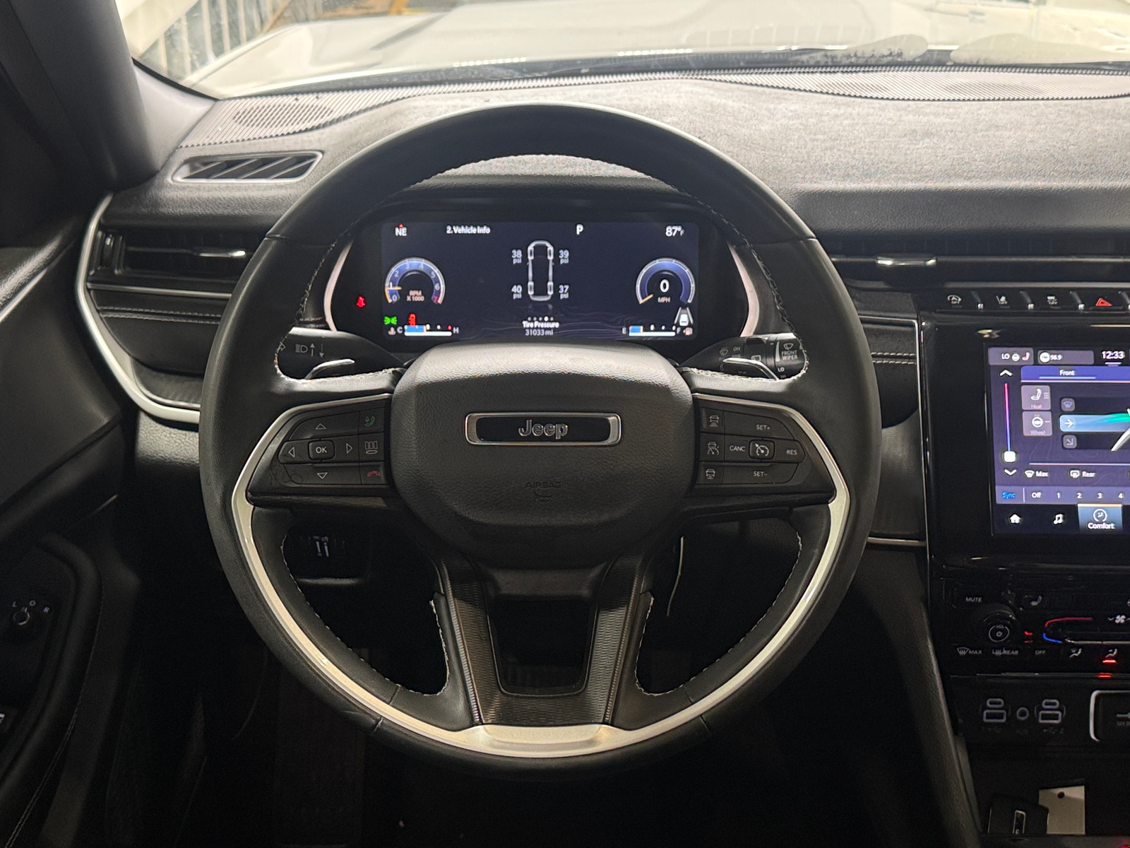 Thumbnail: 2023 Jeep Grand Cherokee L - 4