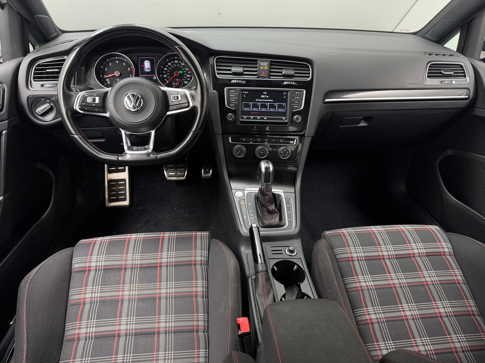 Thumbnail: 2017 Volkswagen Golf - 3