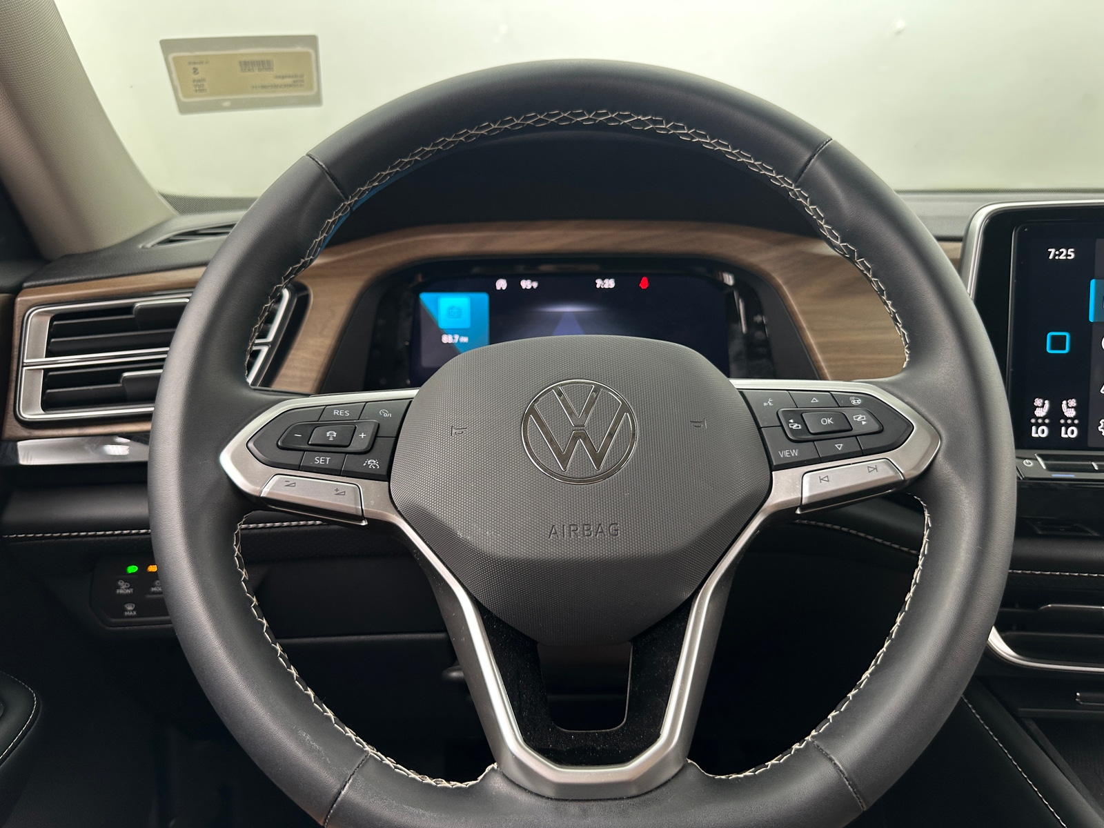 Thumbnail: 2024 Volkswagen Atlas - 4