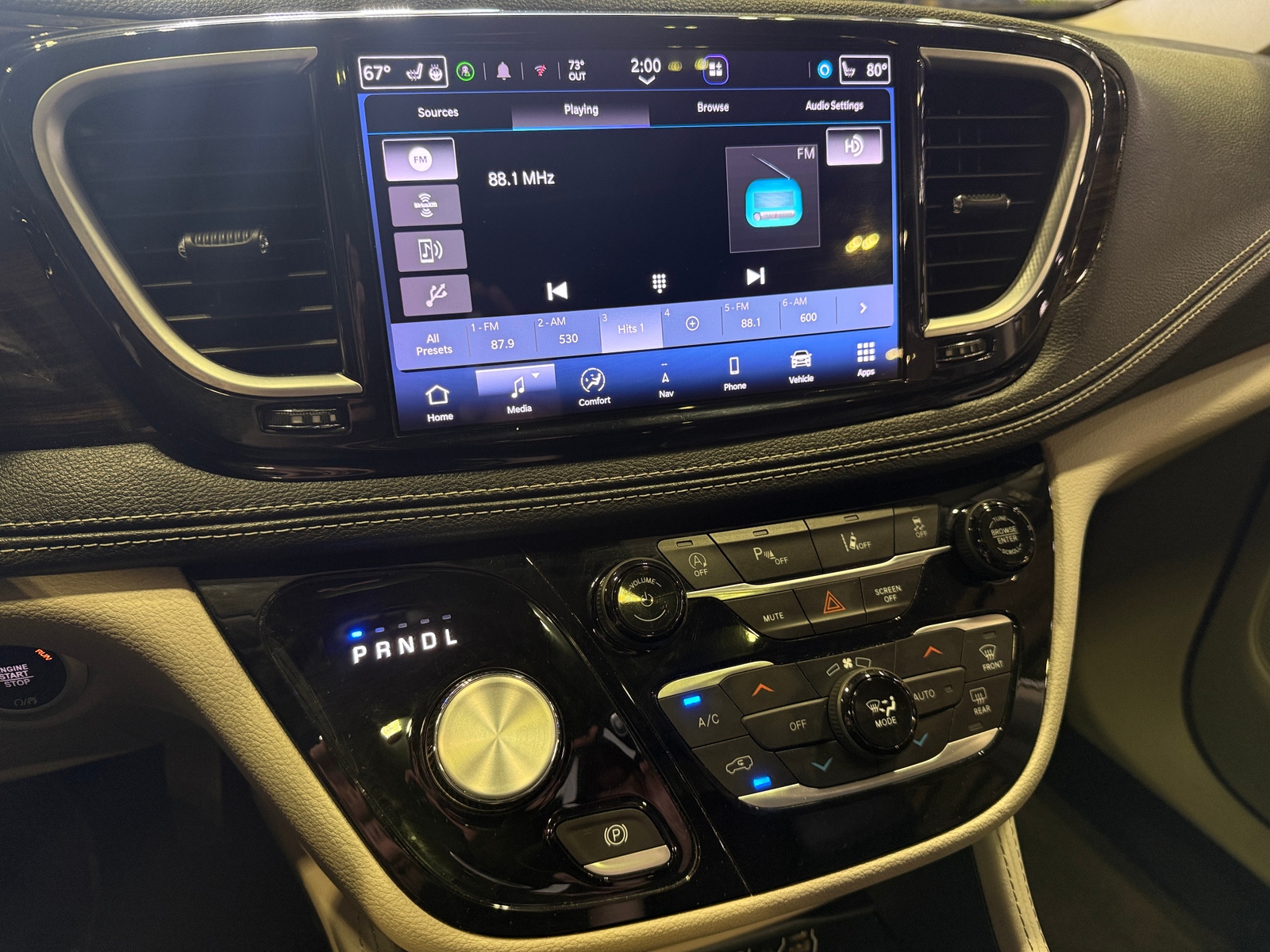 Thumbnail: 2023 Chrysler Pacifica - 3