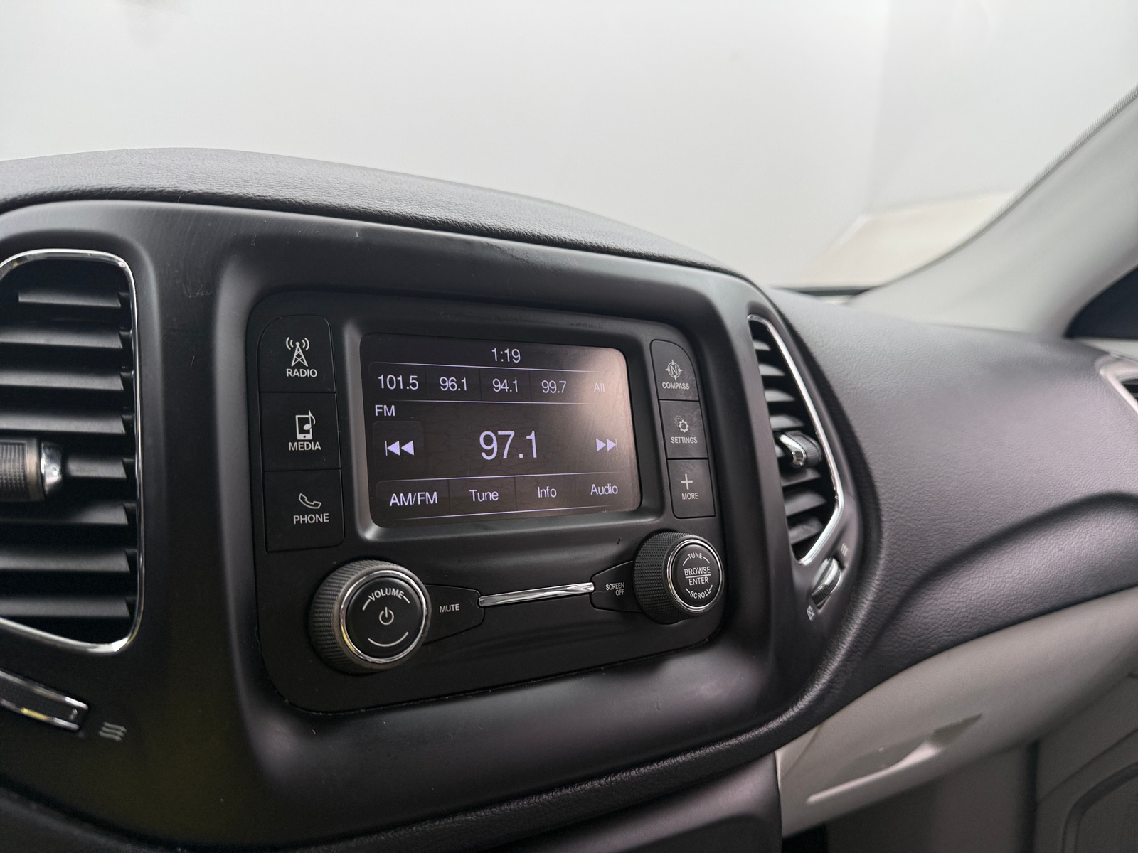 Thumbnail: 2018 Jeep Compass - 4