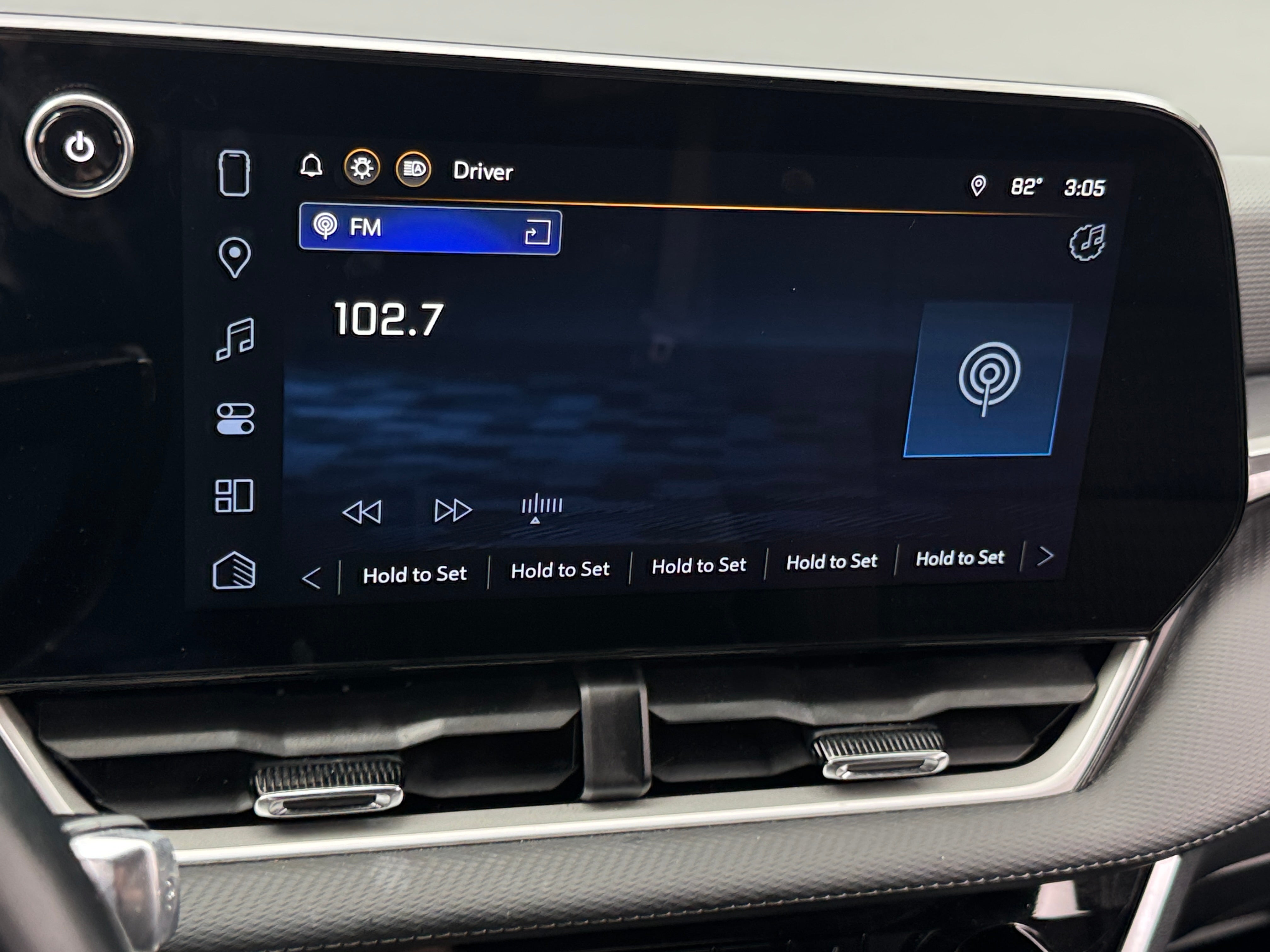 2025 Chevrolet Equinox LT - Photo 11