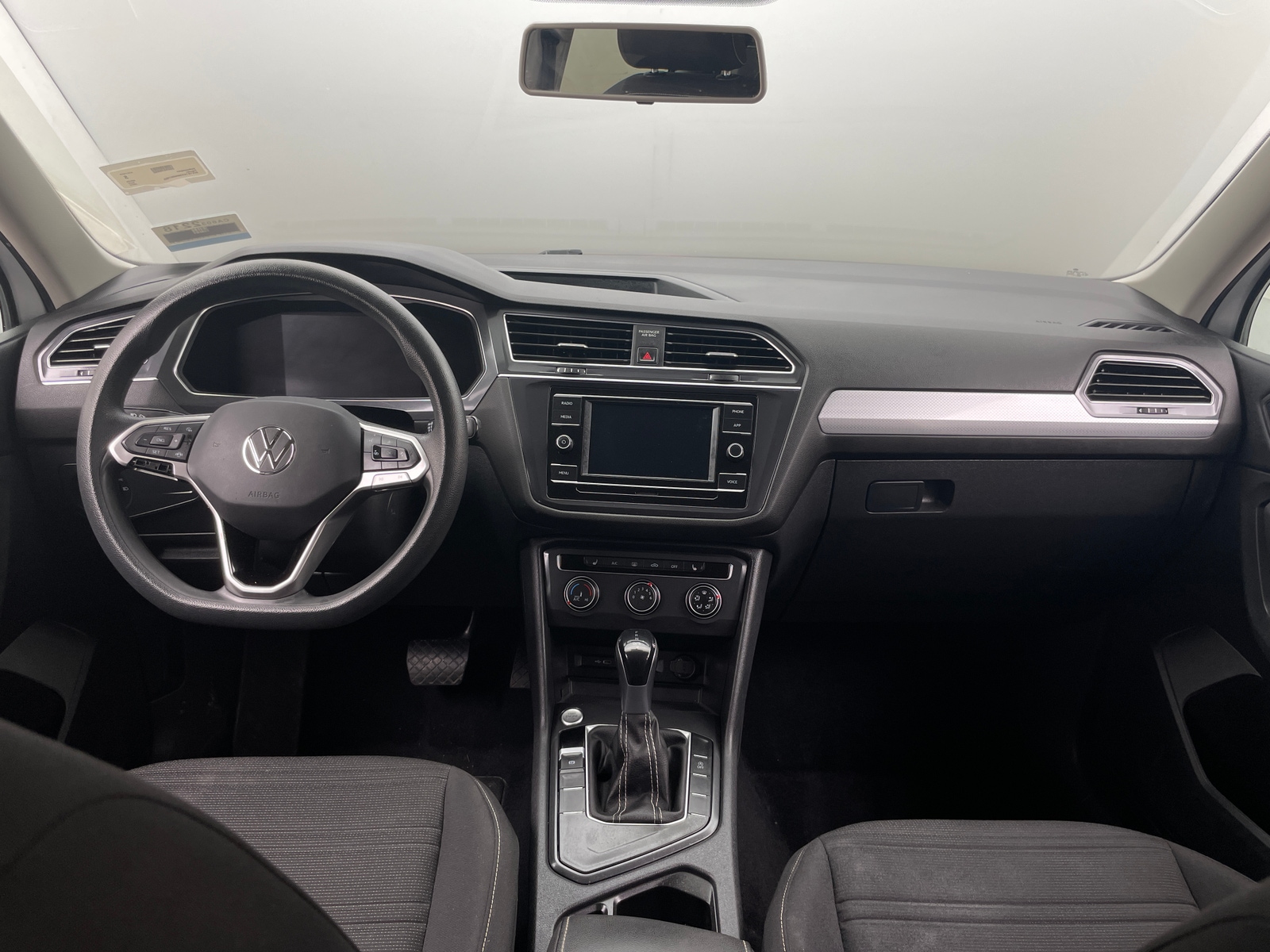 Thumbnail: 2022 Volkswagen Tiguan - 3