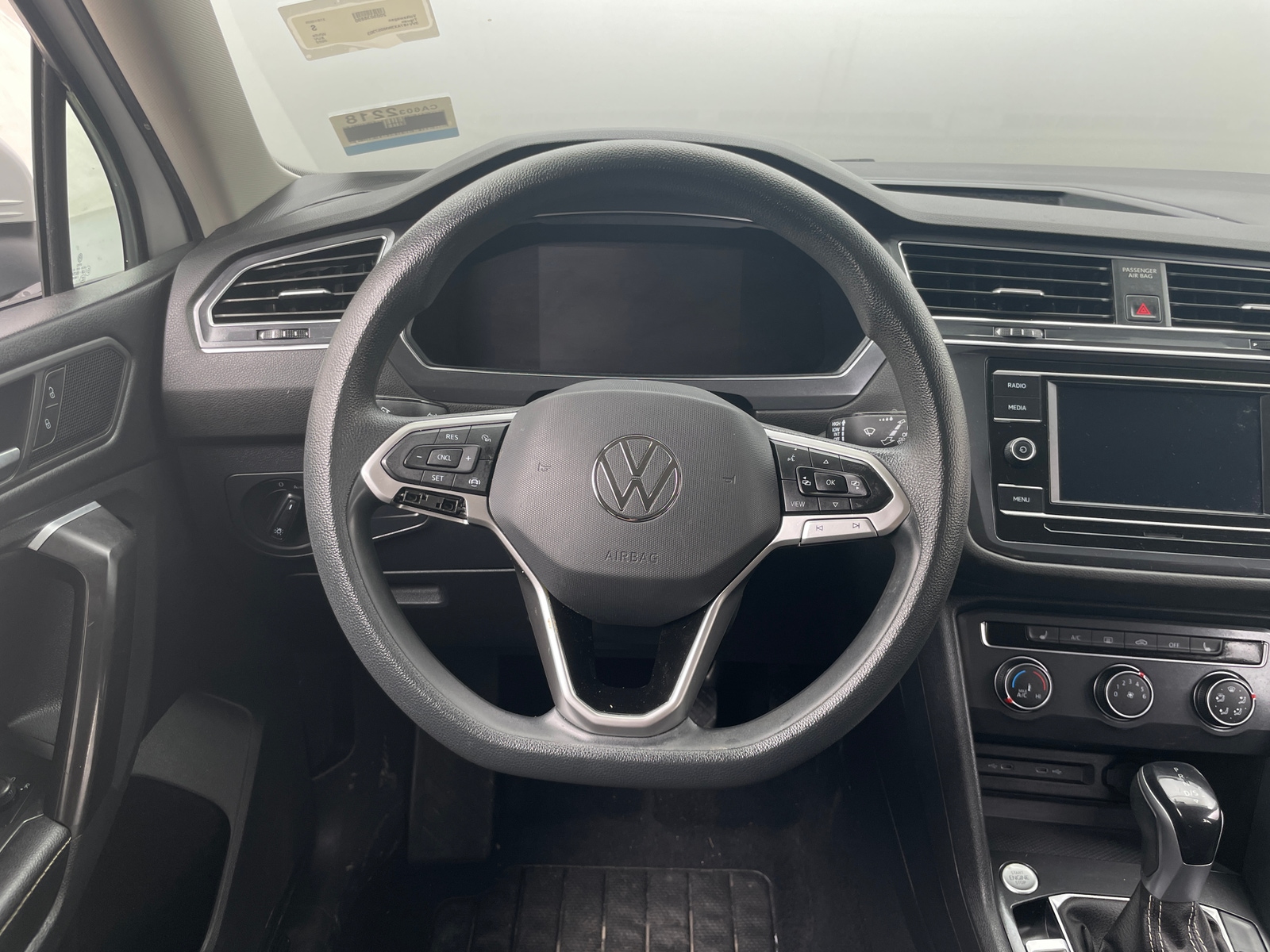 Thumbnail: 2022 Volkswagen Tiguan - 5
