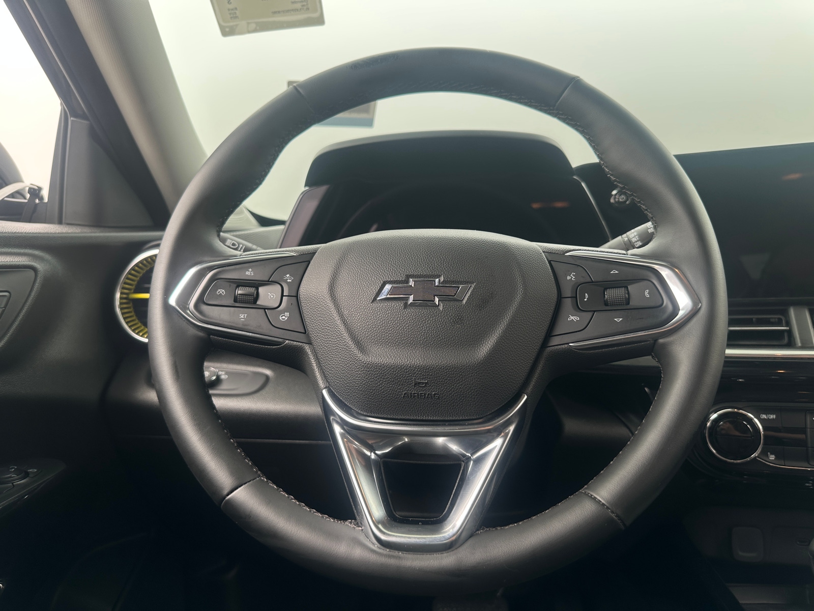 Thumbnail: 2025 Chevrolet Trax - 4