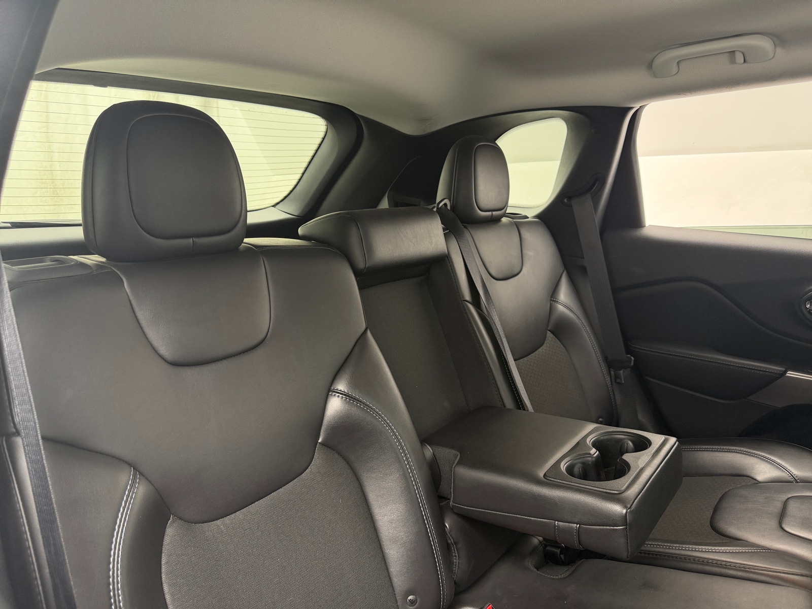 Thumbnail: 2019 Jeep Cherokee - 6