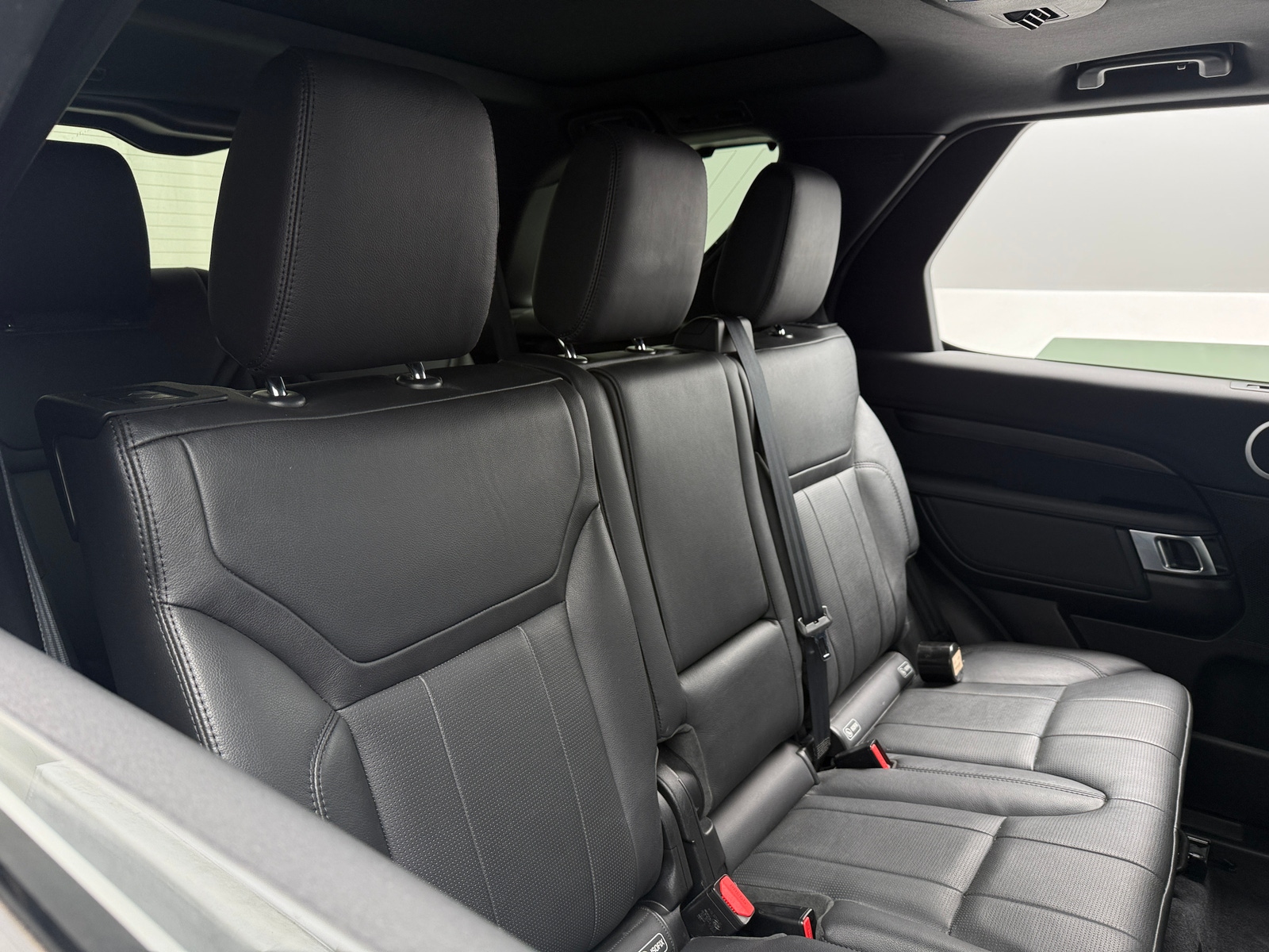 Thumbnail: 2018 Land Rover Discovery - 5