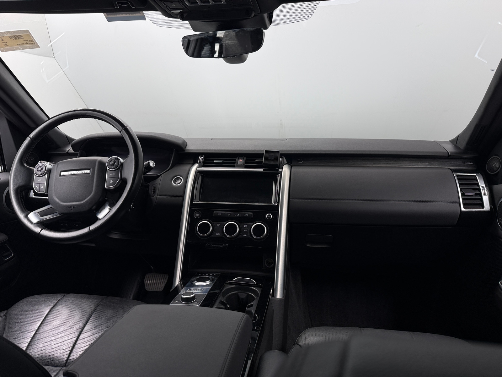 Thumbnail: 2018 Land Rover Discovery - 2