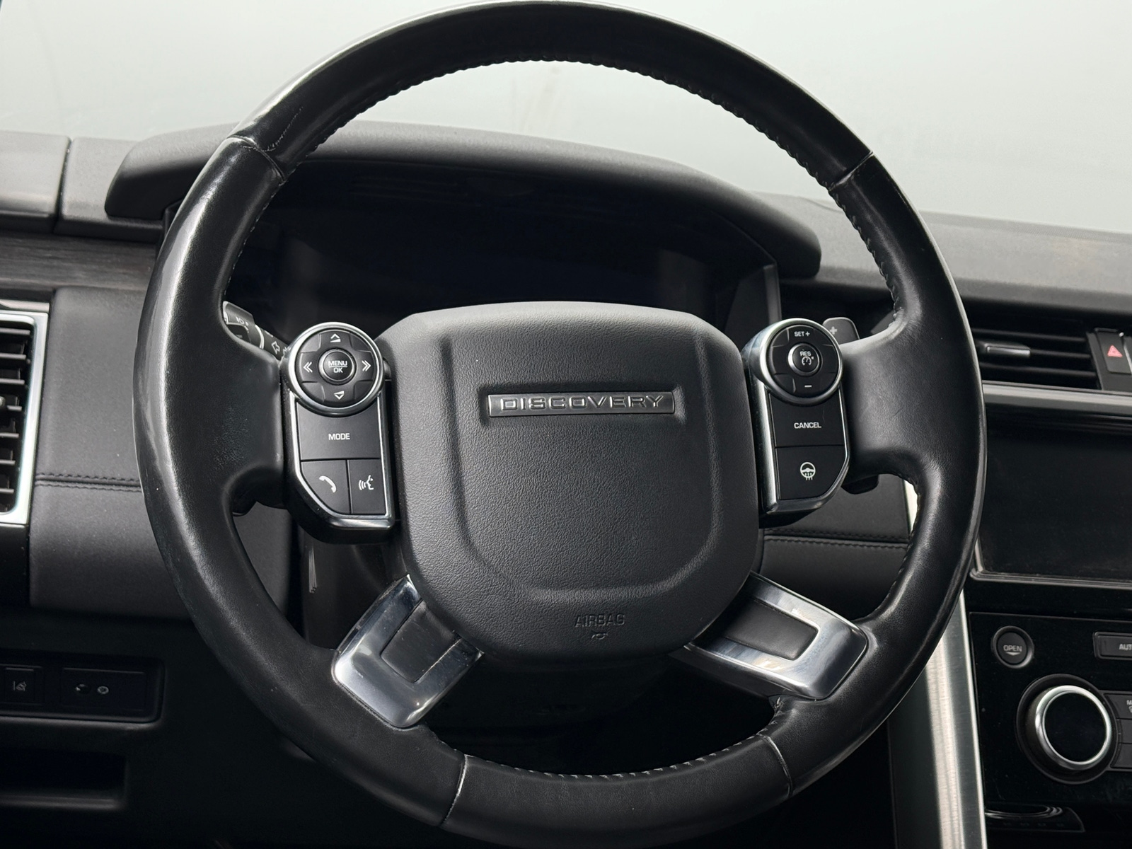 Thumbnail: 2018 Land Rover Discovery - 4