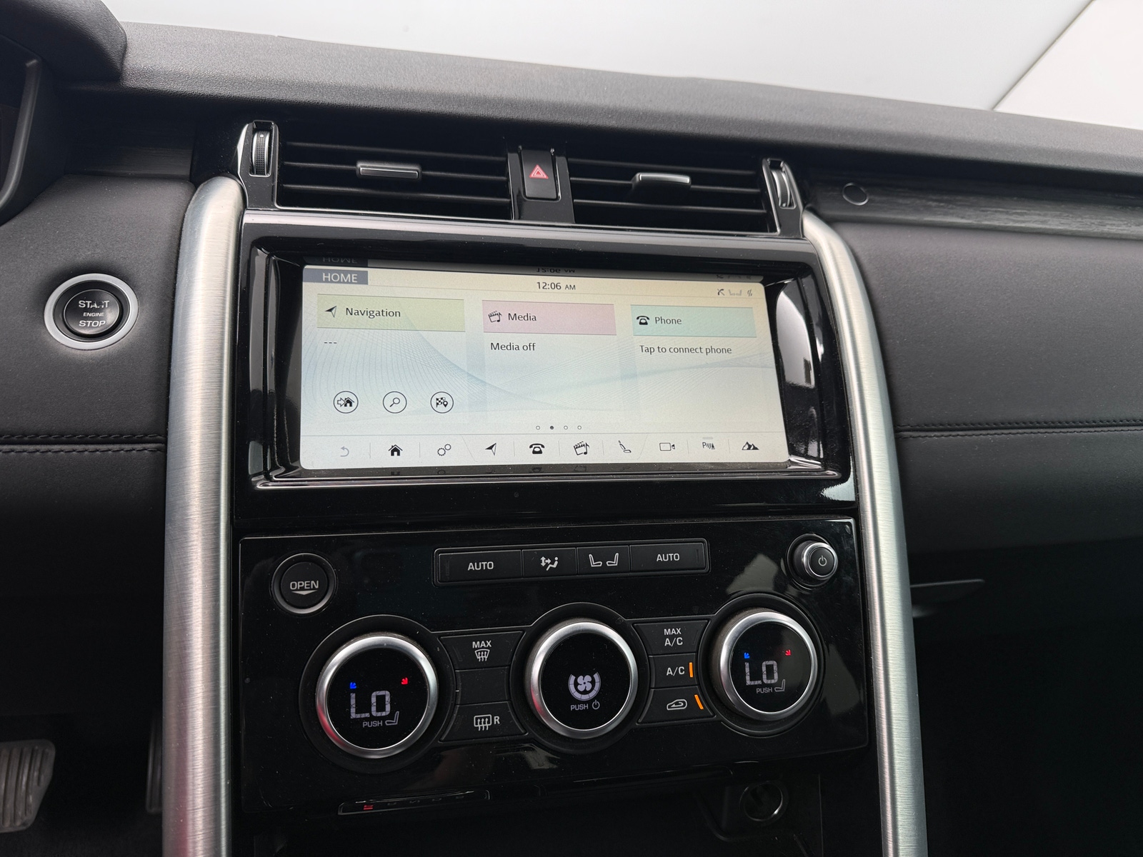 Thumbnail: 2018 Land Rover Discovery - 3